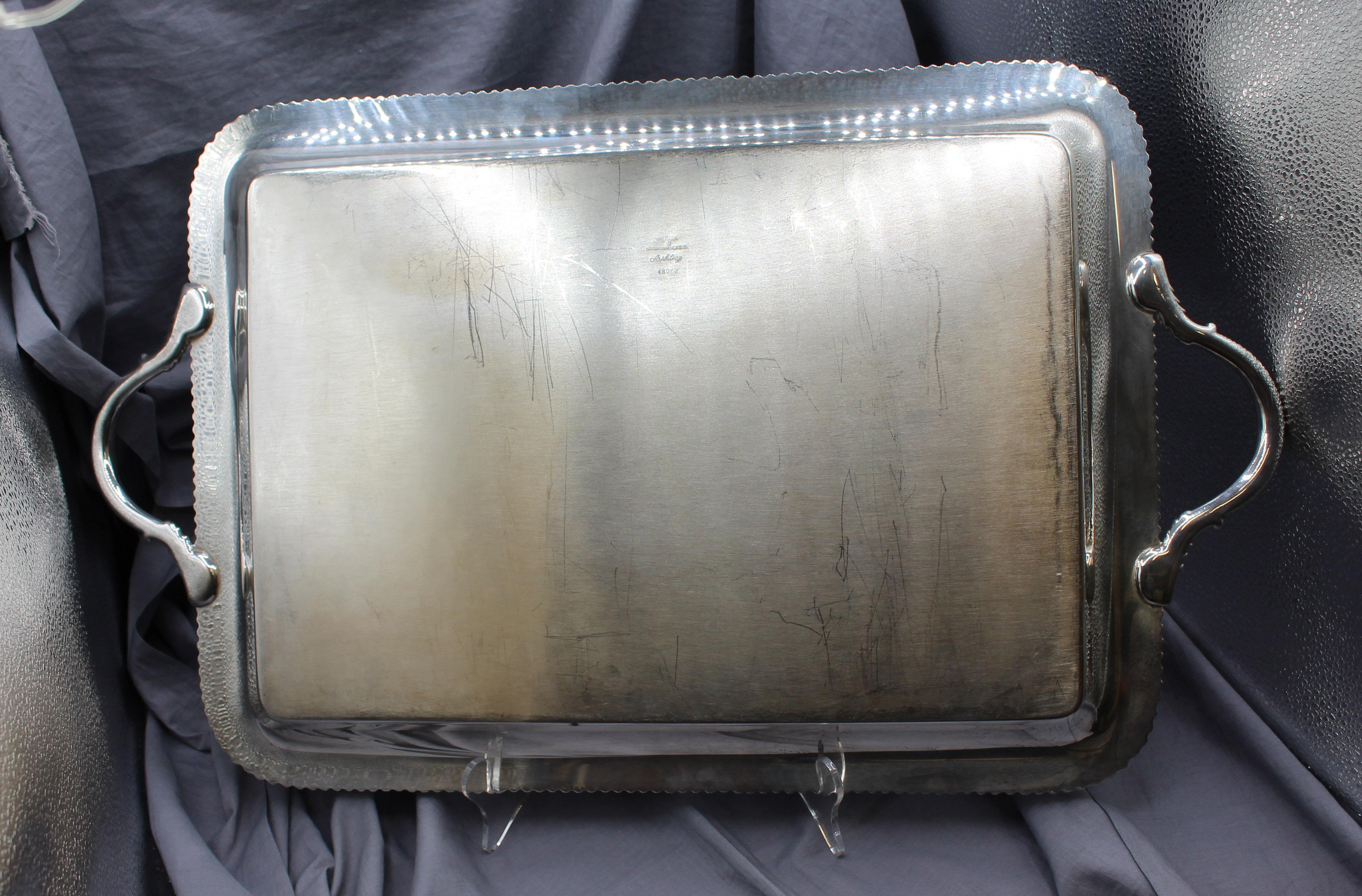 Plateau à thé en métal argenté 