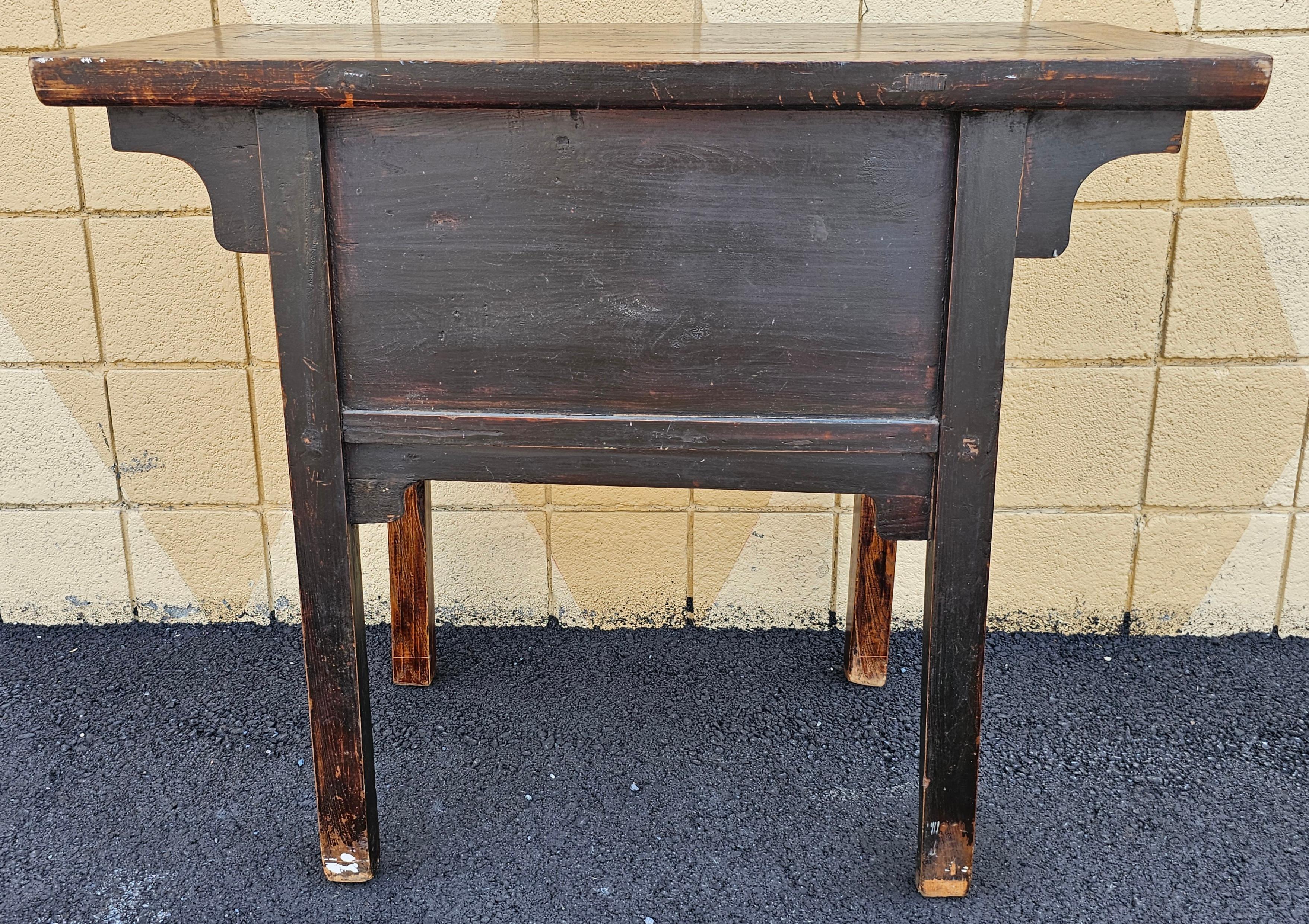 Tavolo da altare/console a tre cassetti in legno d'olmo asiatico della metà del XX secolo in vendita 5