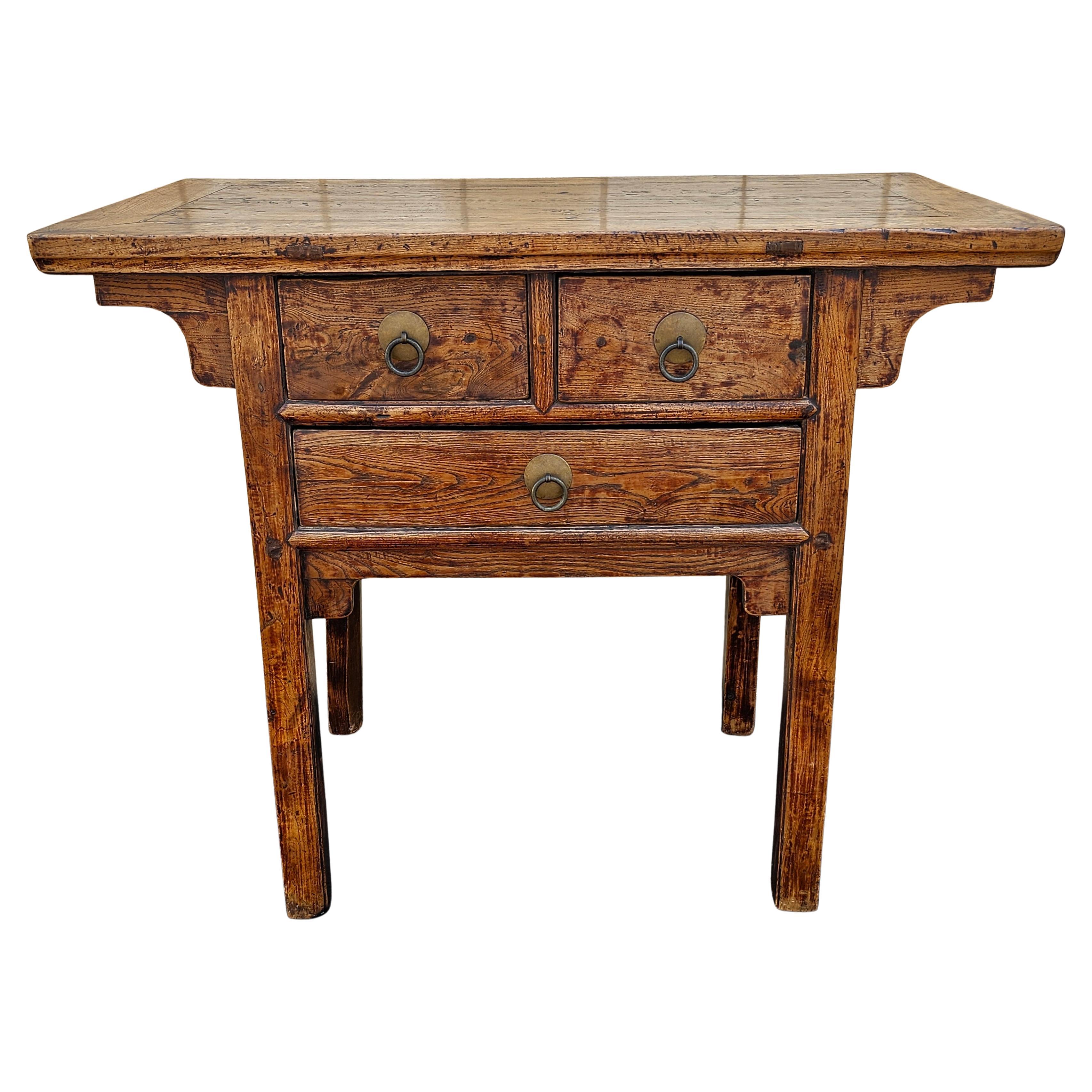 Mesa de altar / consola de tres cajones de madera de olmo asiática de mediados del siglo XX