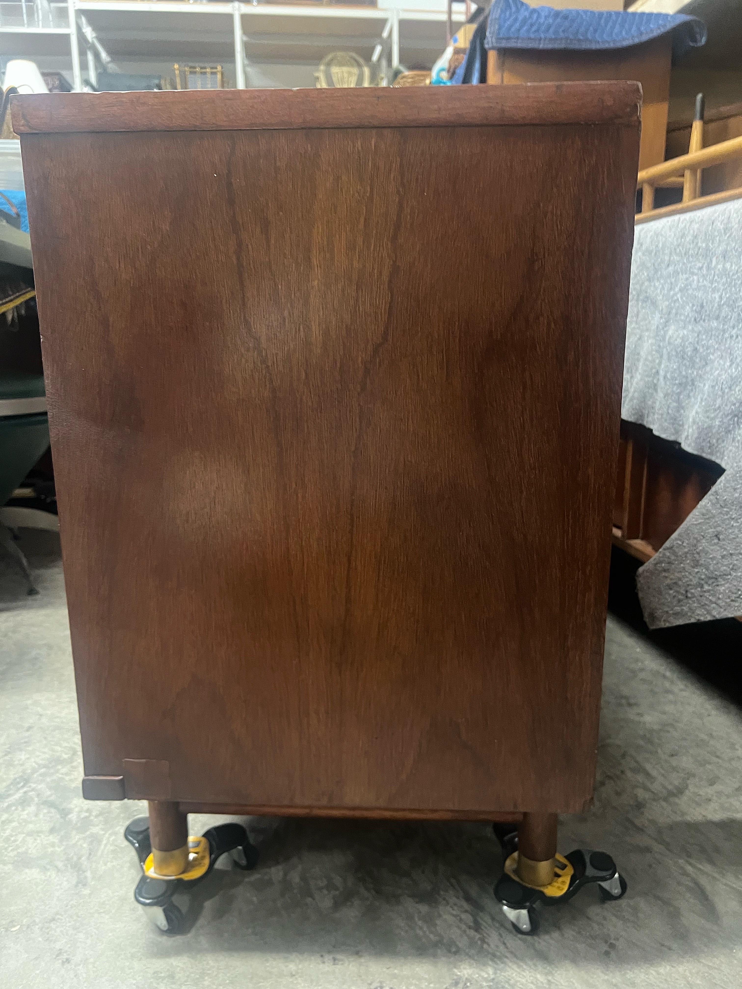 Mid-Century moderno Credenza Asian Style della metà del XX secolo in vendita