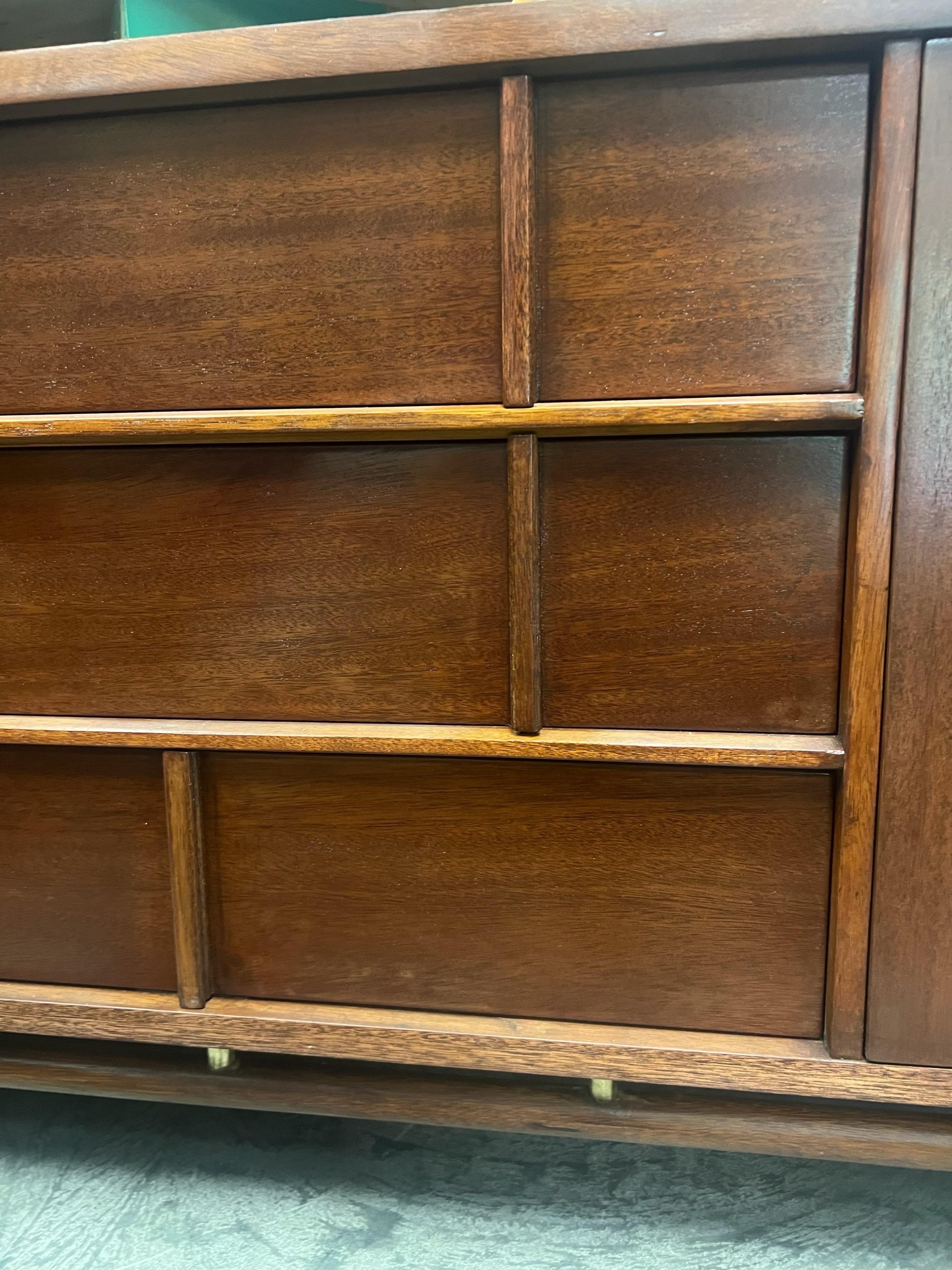 Ottone Credenza Asian Style della metà del XX secolo in vendita
