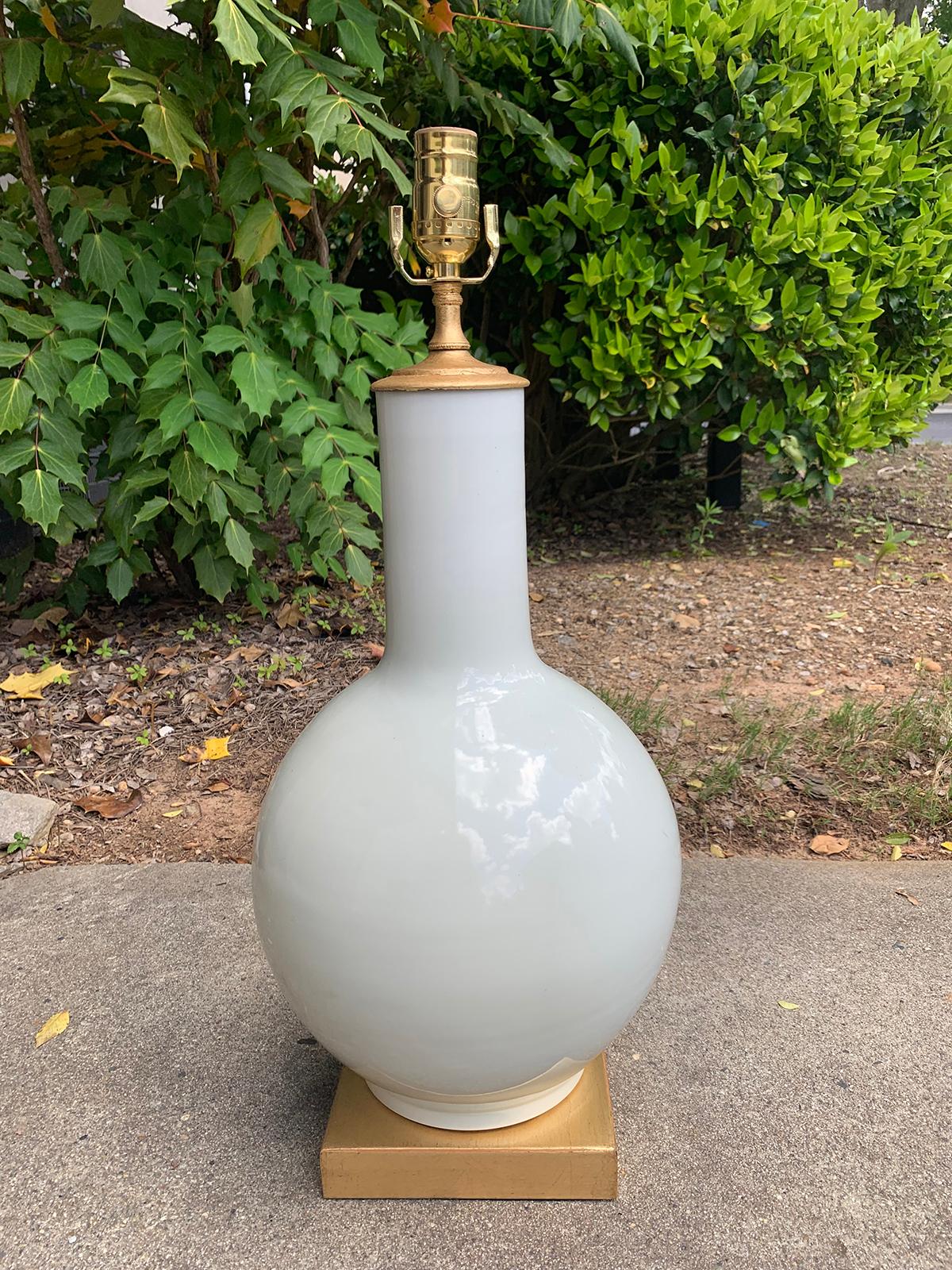 Mid-20th century Asian white porcelain lamp with custom giltwood base
Brand new wiring
Measures: 10.5