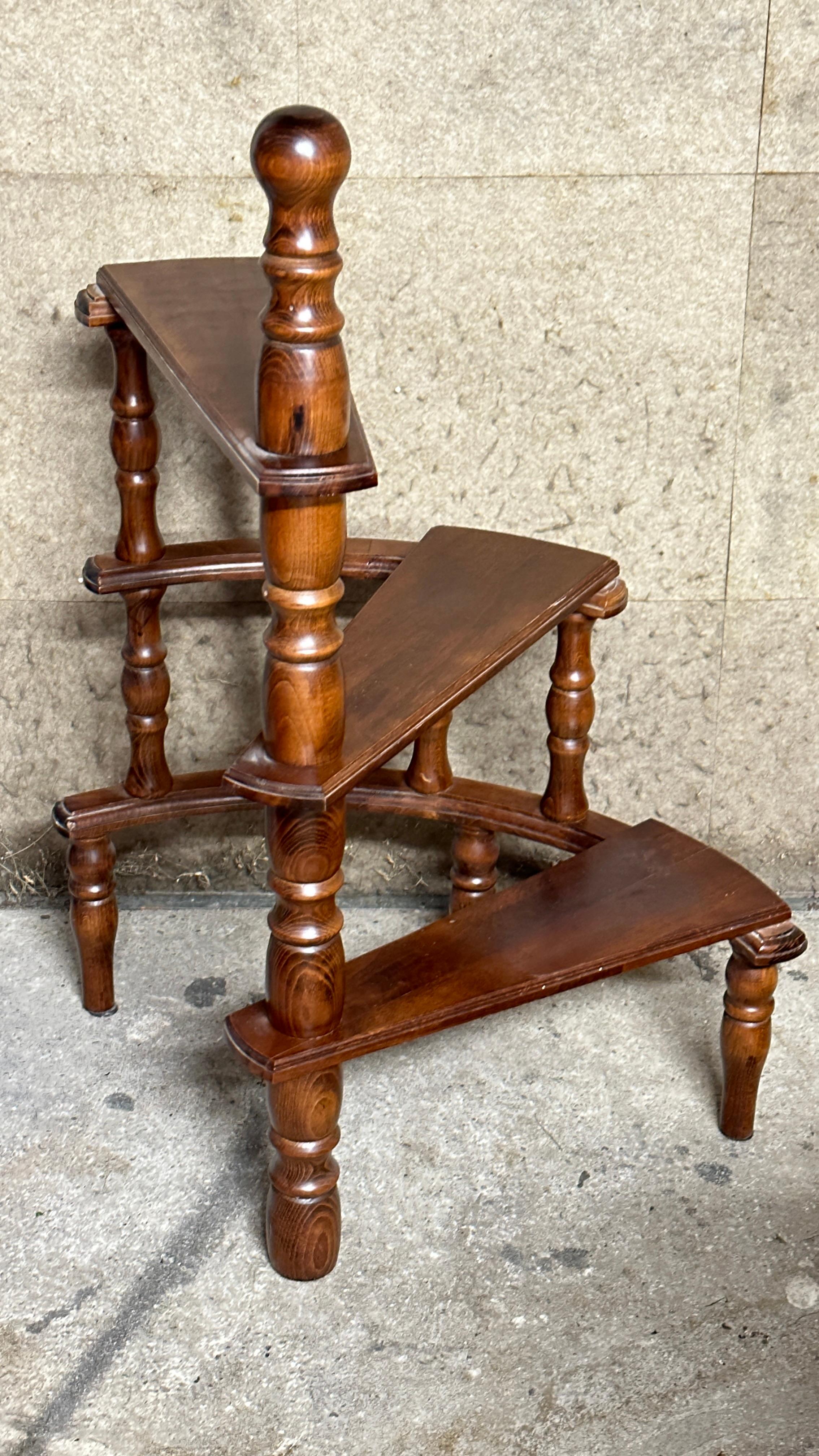 Mid-20th Century Austrian Turned Nut Wood Spiral Step Library Ladder For Sale 4