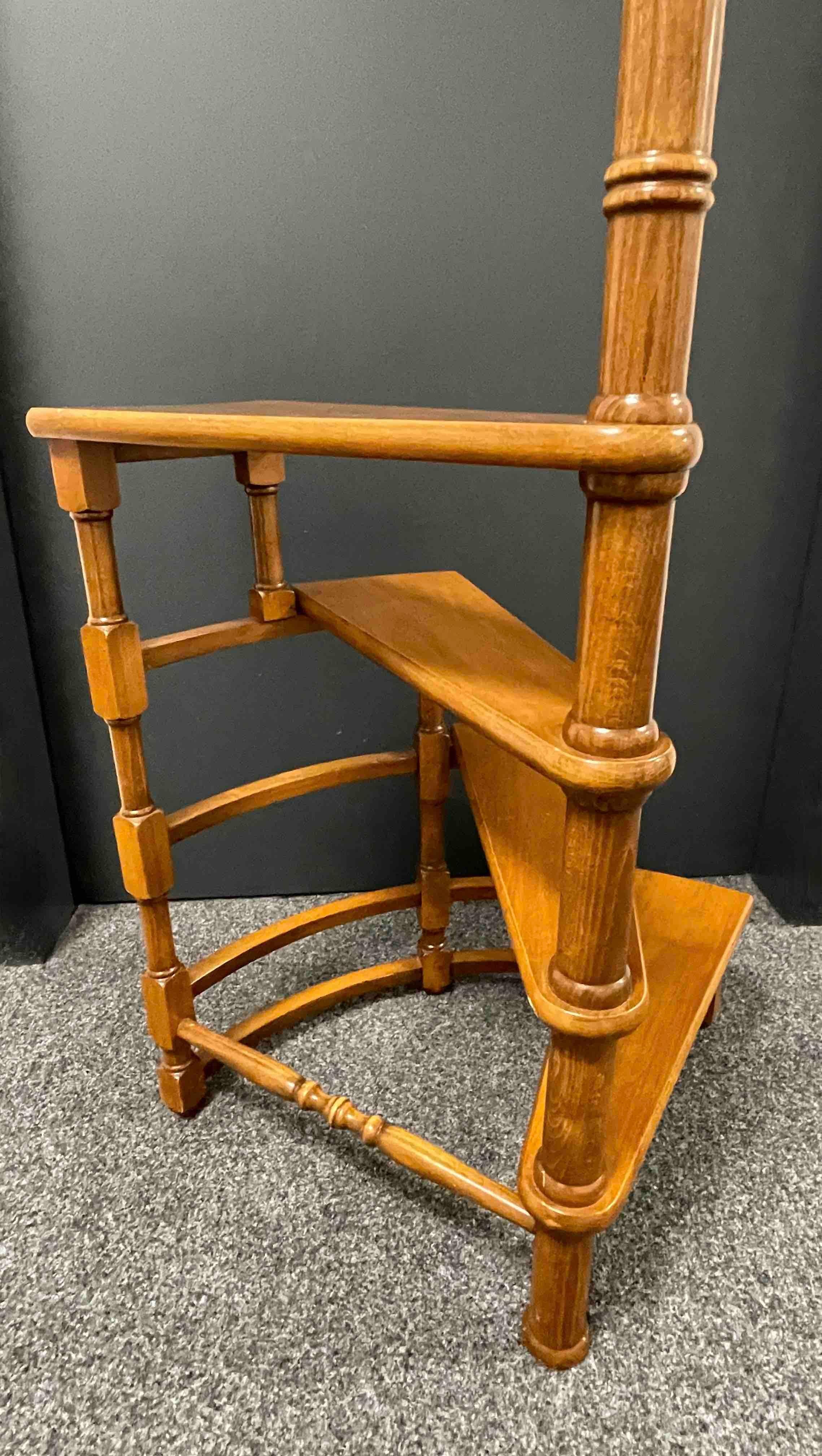 Mid-20th Century Austrian Turned Nut Wood Spiral Step Library Ladder In Good Condition In Nuernberg, DE