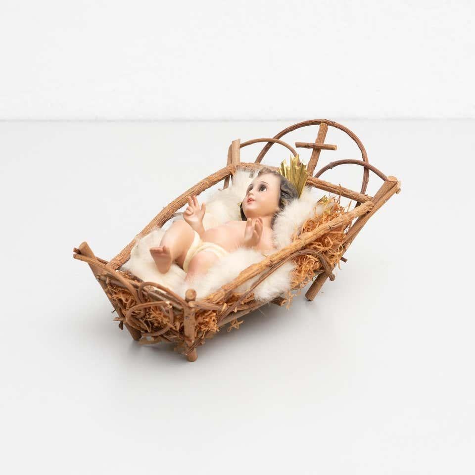 Mid-20th century hand painted baby Jesus figure made of ceramic in the cradle.
Made in Barcelona, Spain.

In original condition, with minor wear consistent with age and use, preserving a beautiful patina.

Materials:
Ceramic.
Wood.
 