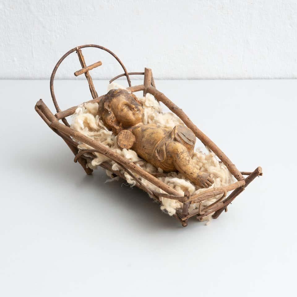 Mid-20th Century Baby Jesus Figure in the Cradle In Fair Condition For Sale In Barcelona, Barcelona