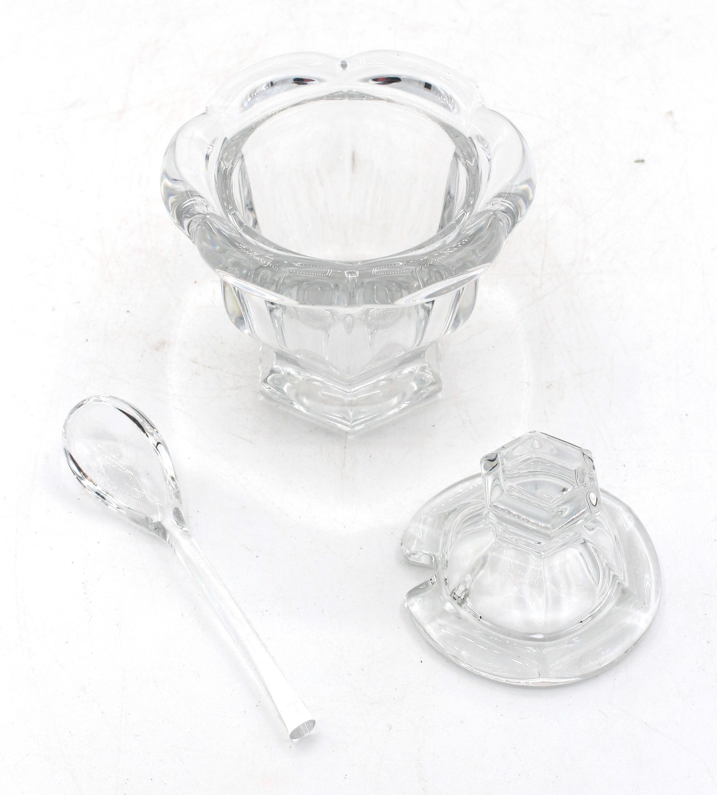 Mid-Century moderno Vaso da marmellata coperto Baccarat della metà del XX secolo con scatola originale in vendita