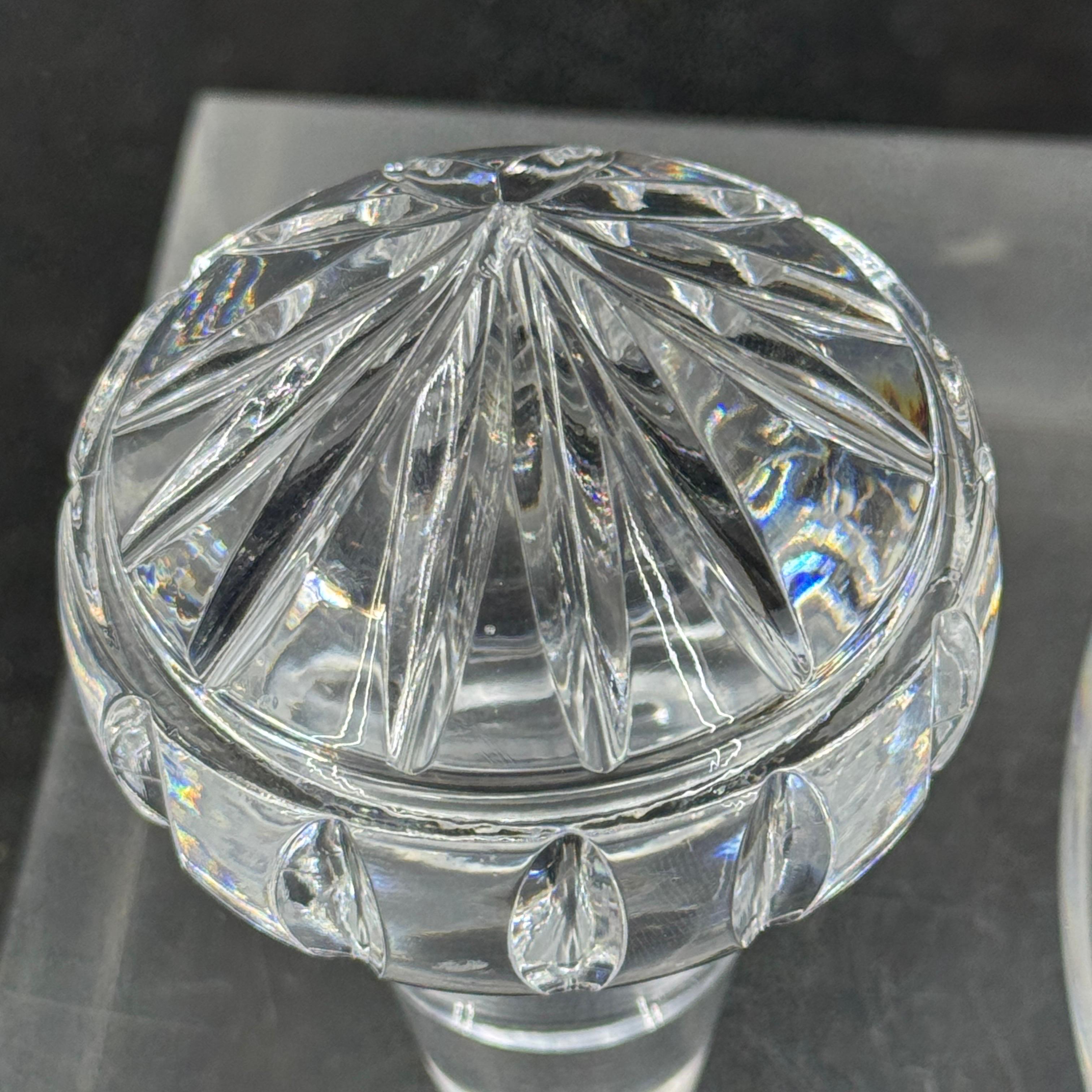 Decantador de cristal estilo Baccarat de mediados del siglo XX en venta 3