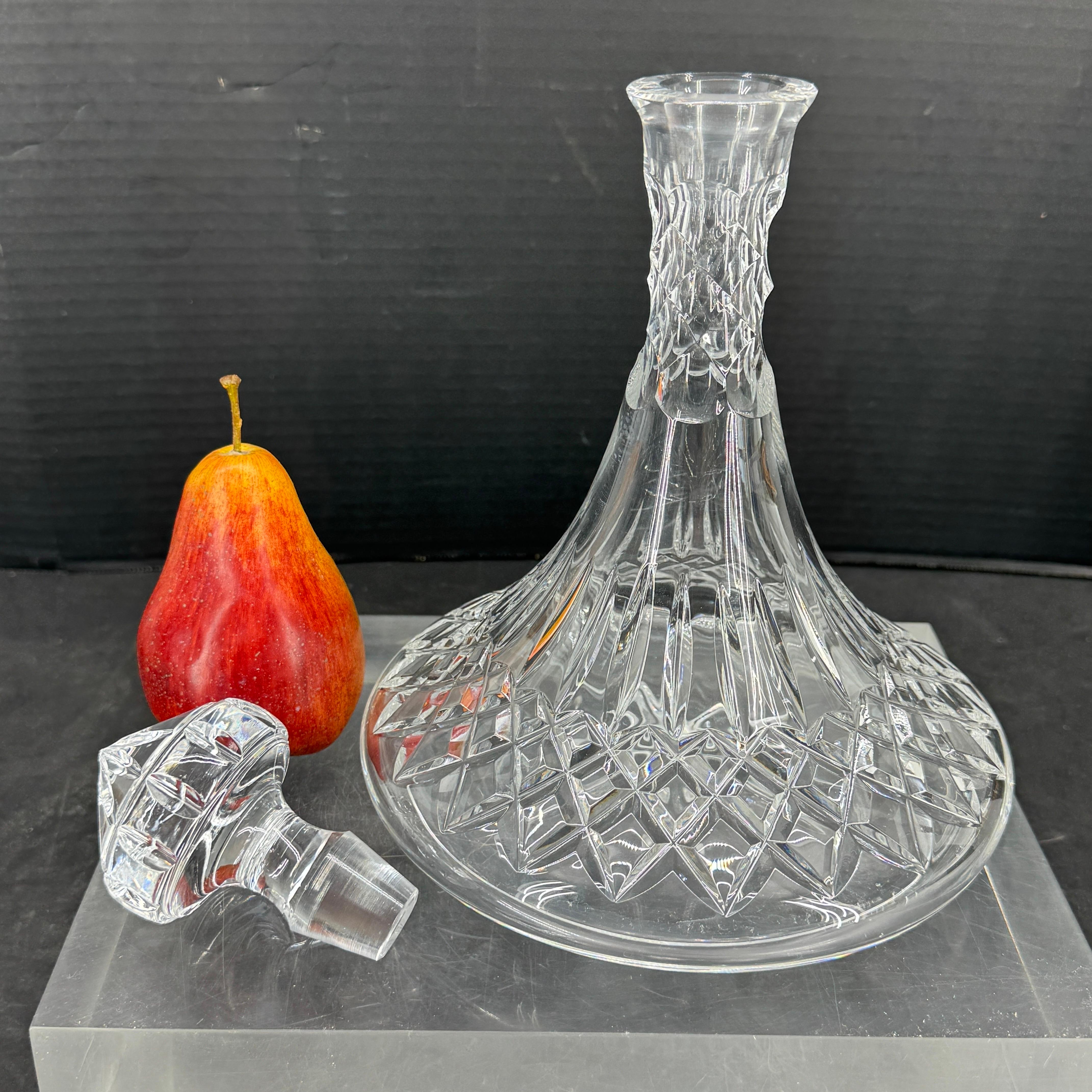 Decantador de cristal estilo Baccarat de mediados del siglo XX Imperio en venta