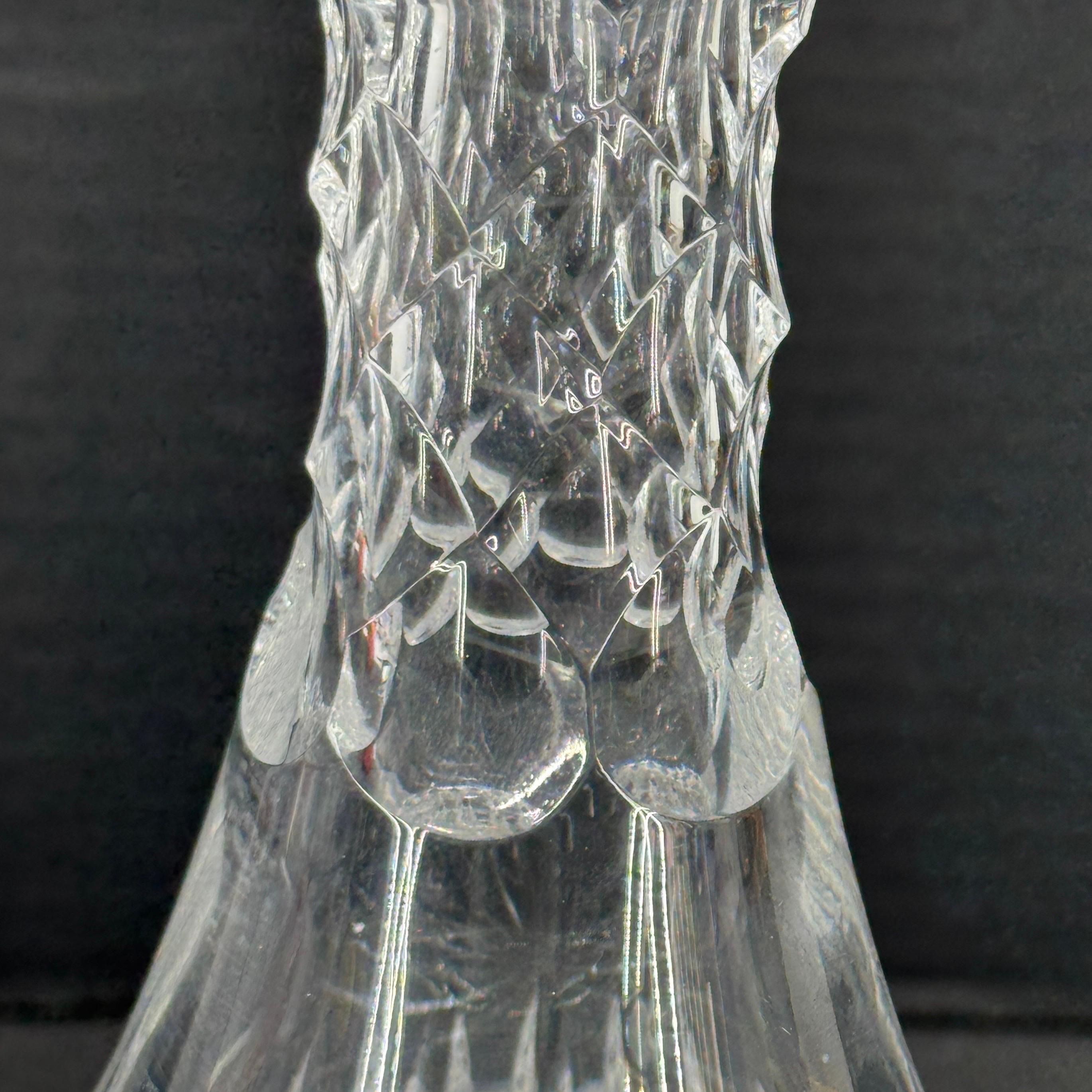 Decantador de cristal estilo Baccarat de mediados del siglo XX en venta 2