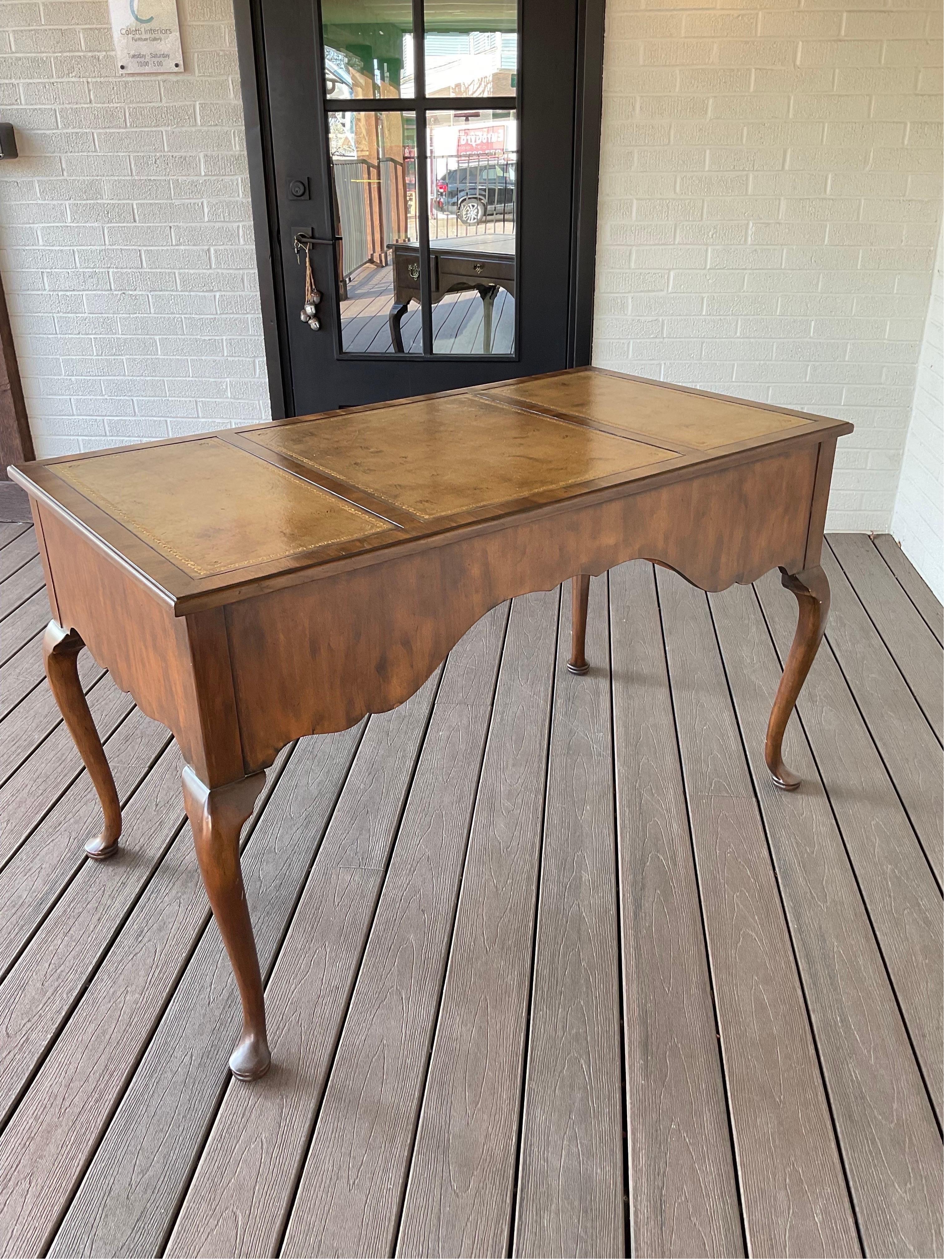 Mid-20th Century Baker Furniture Vintage Queen Ann Desk For Sale 4