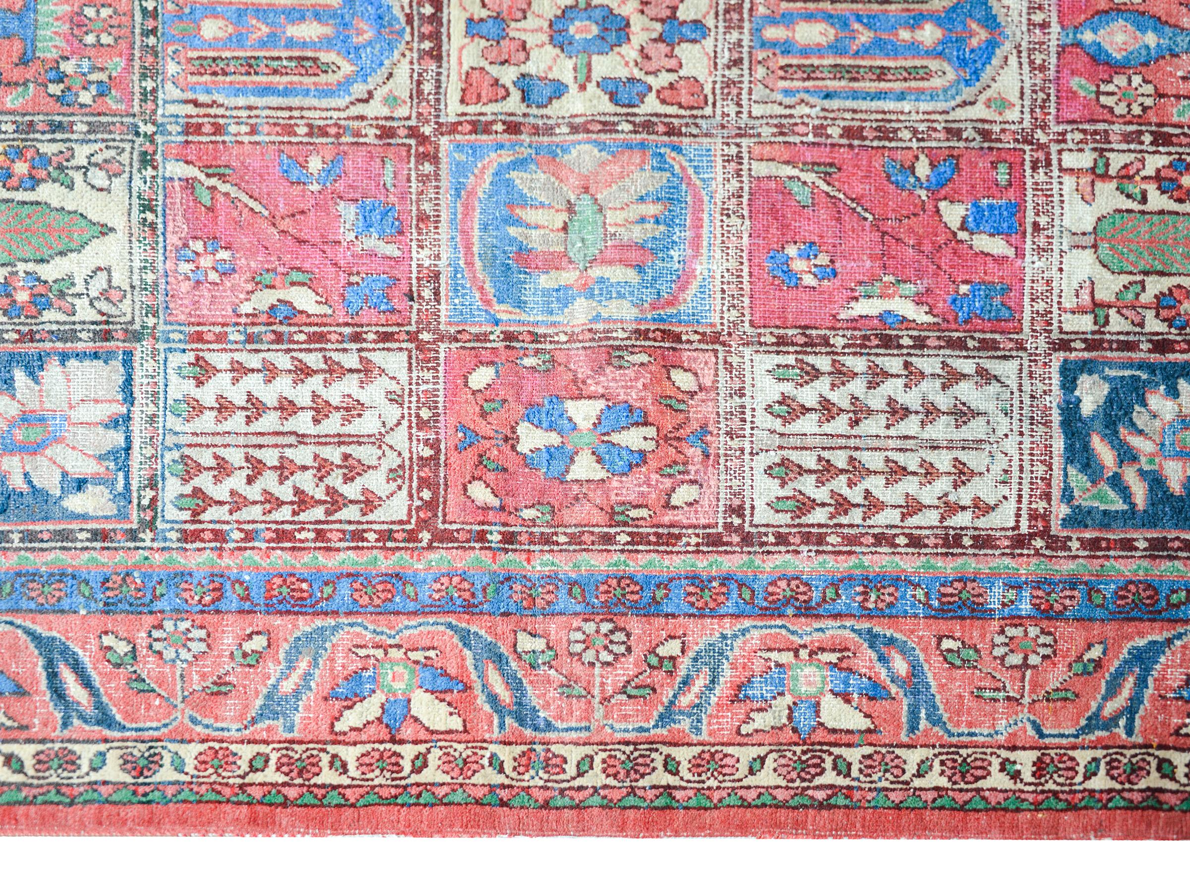 Mid-20th Century Bakhtiari Rug In Good Condition For Sale In Chicago, IL