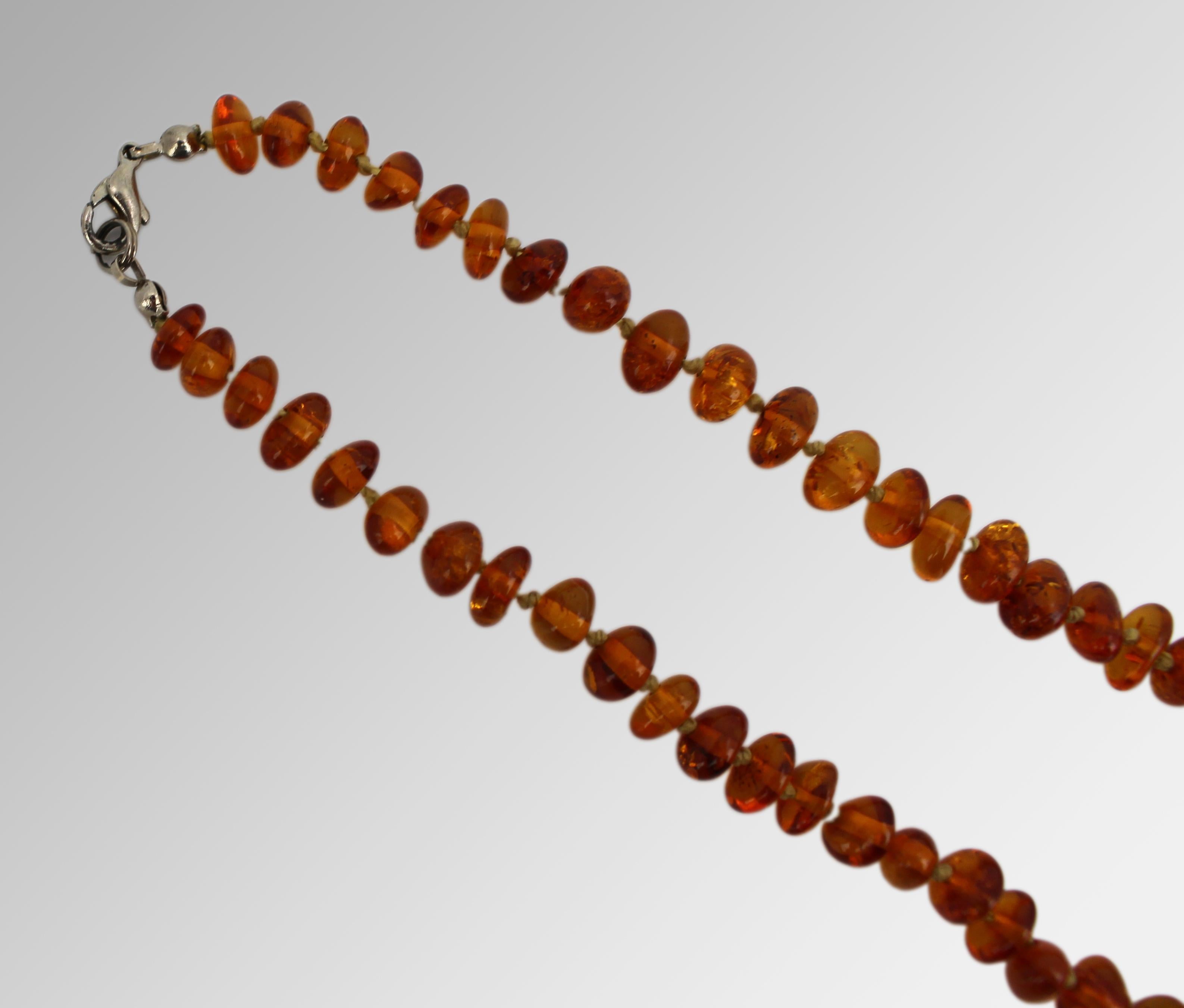 Collier d'ambre baltique du milieu du 20e siècle avec perles polies graduées Bon état - En vente à Worcester, GB