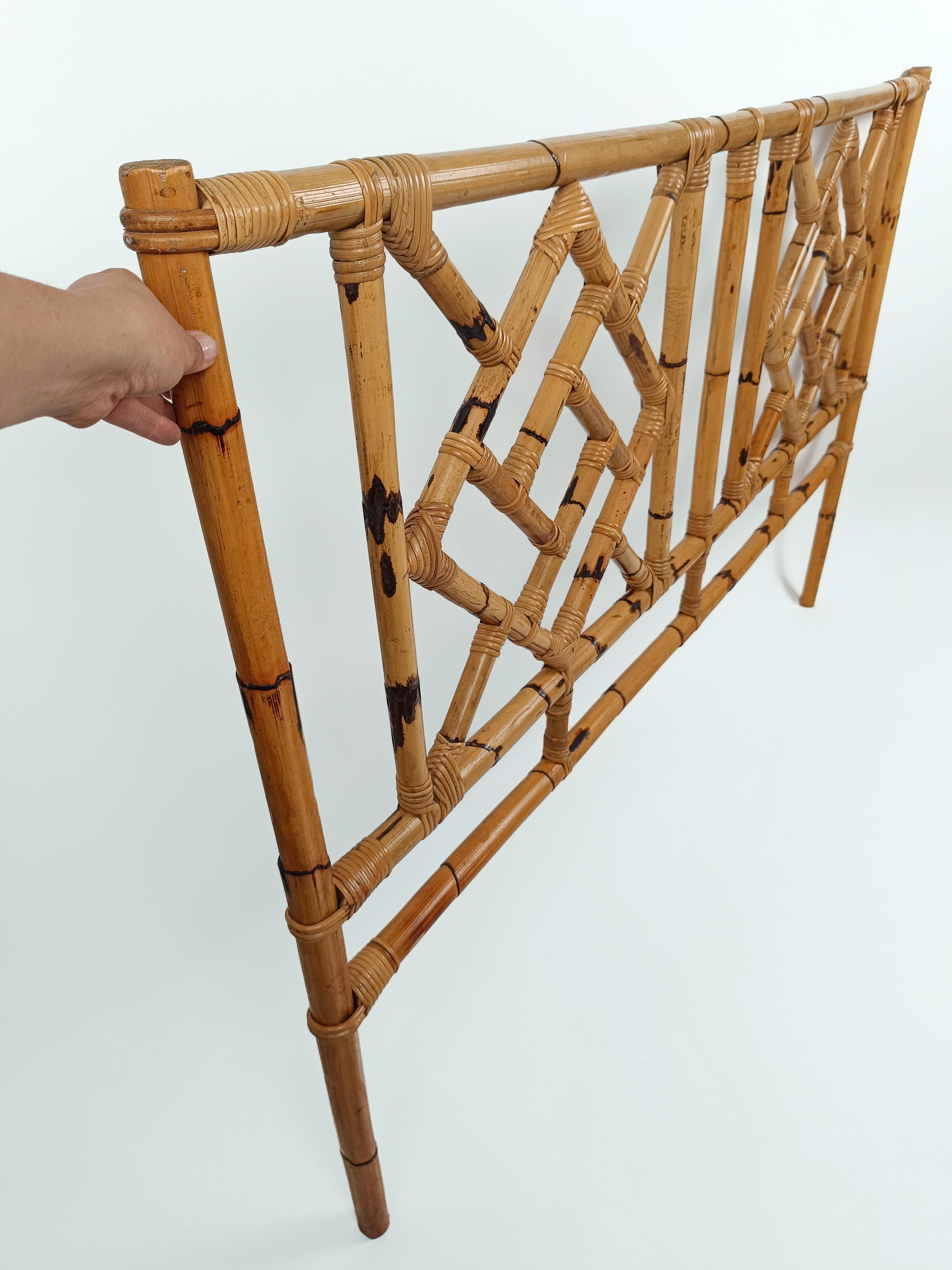  MId 20. Jahrhundert Bambus- und Rattan-Bett-Kopfteil im chinesischen Chippendale-Stil  (Italienisch) im Angebot
