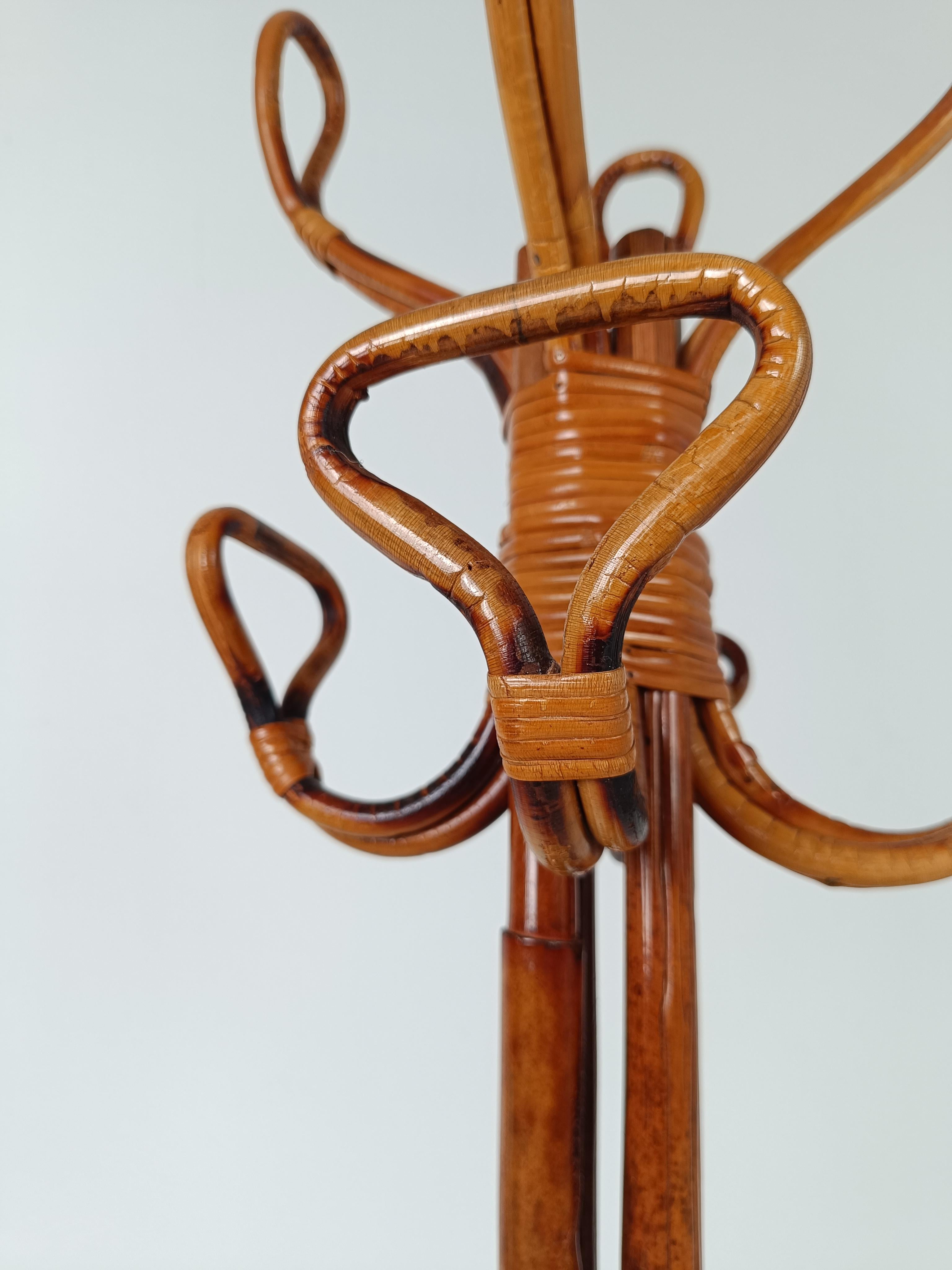 Italiano Appendiabiti in canna e rattan della metà del XX secolo, Italia anni '50 in vendita