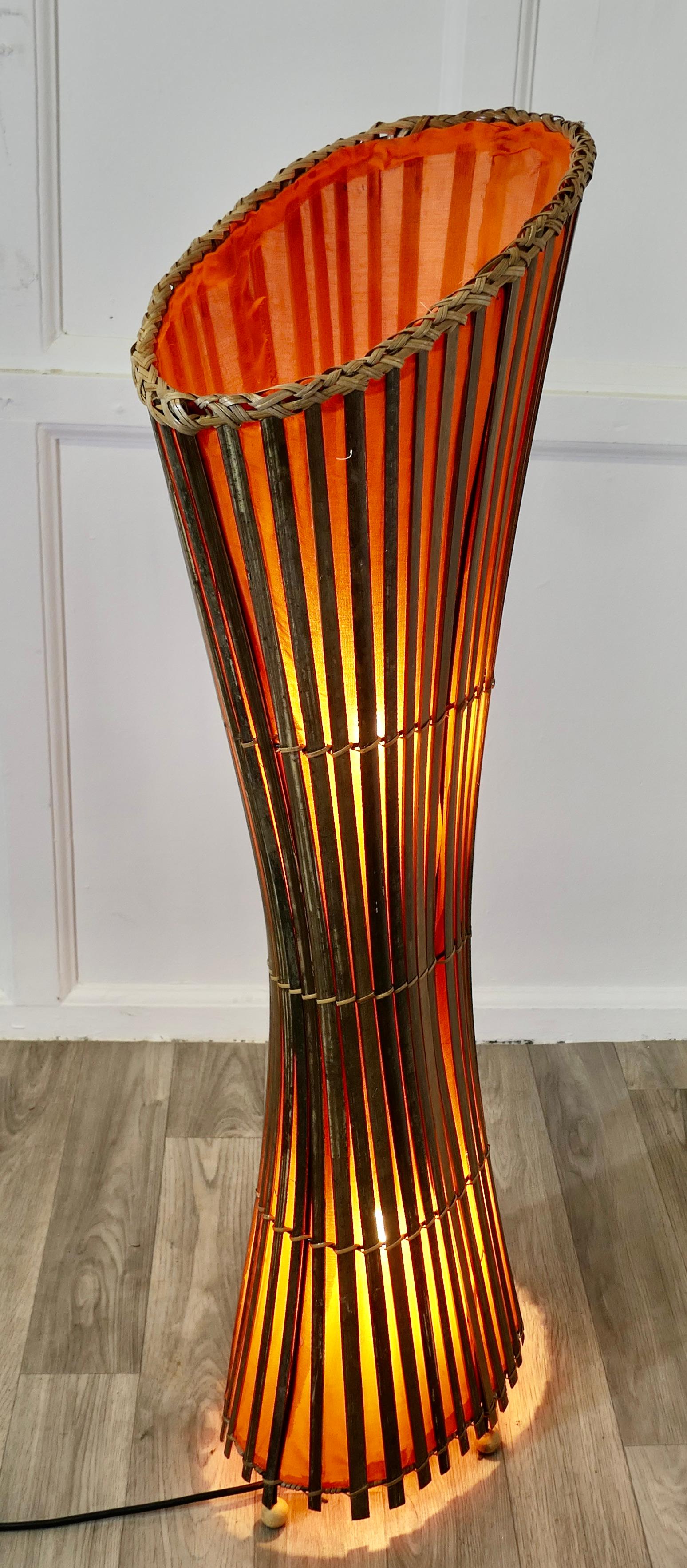 Lampadaire en bambou du milieu du 20e siècle, Retro Chic   Un lampadaire sculptural classique en vente 2