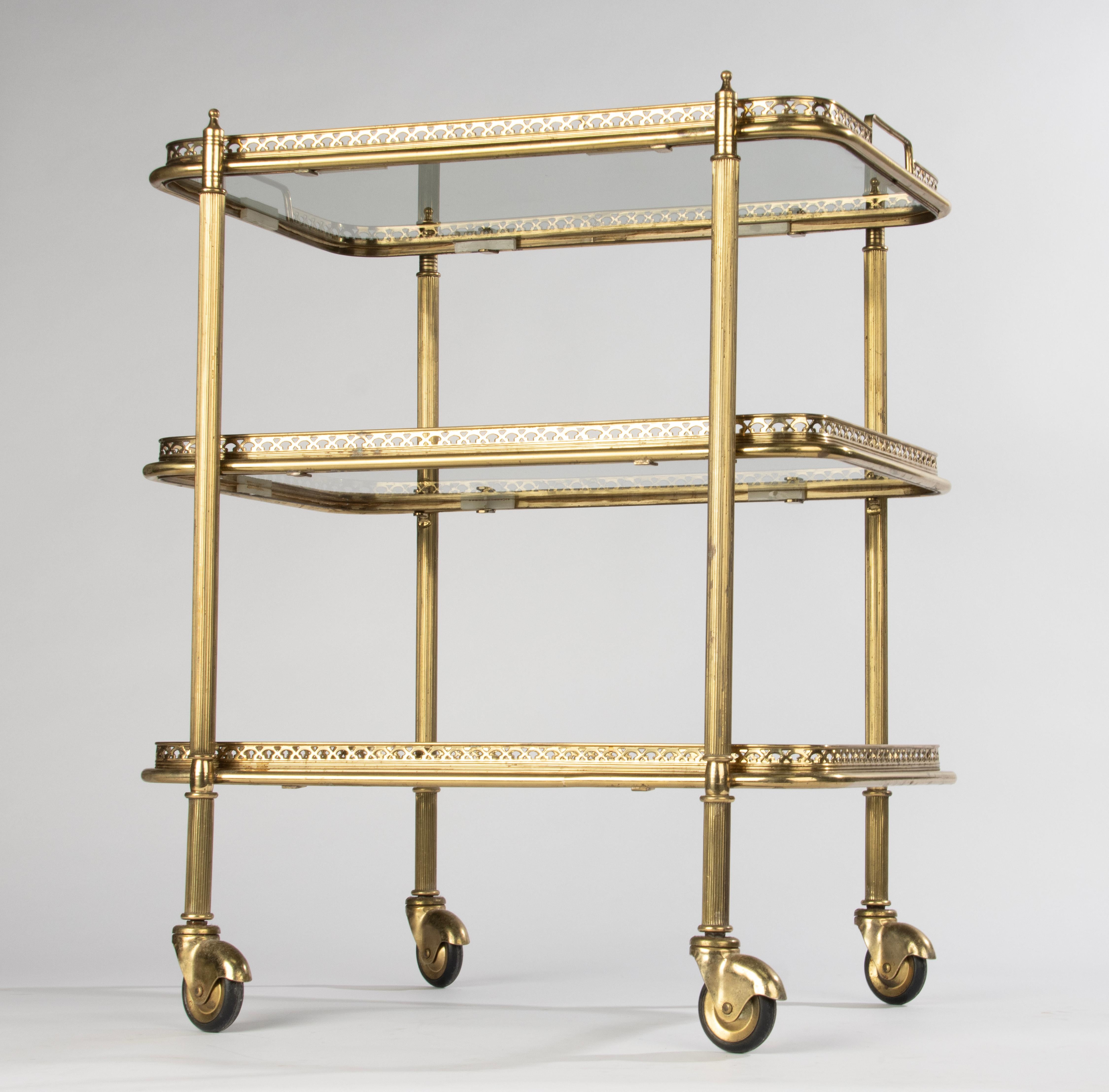 Mitte 20. Jahrhundert - Barwagen - Messing und Glas (Mitte des 20. Jahrhunderts) im Angebot