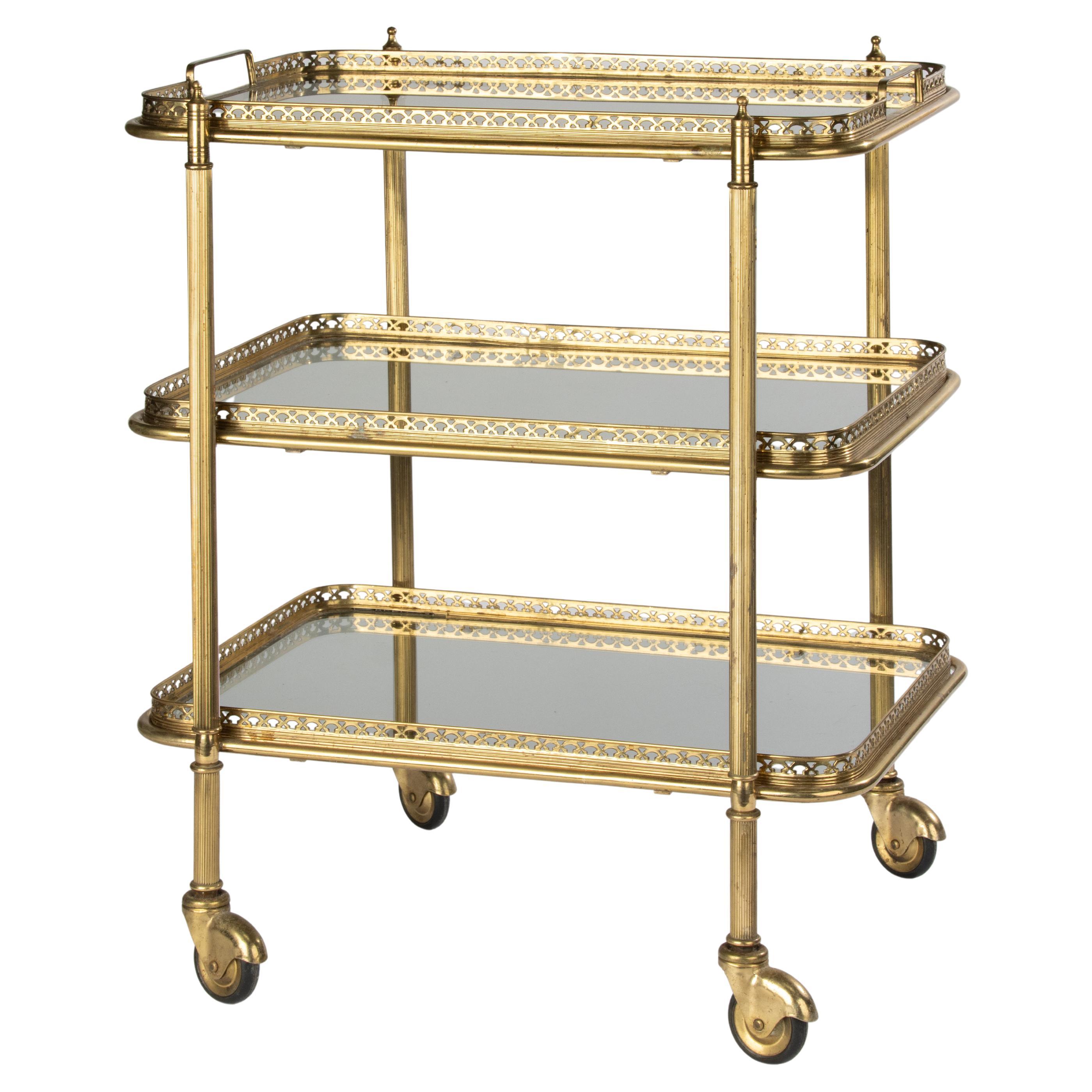 Mitte 20. Jahrhundert - Barwagen - Messing und Glas im Angebot