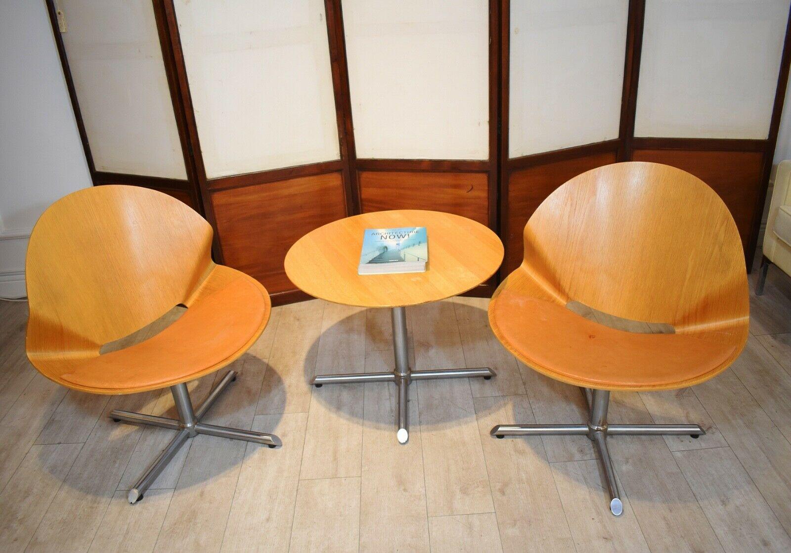 Mid-20th Century Bent Ply Wood Bistro Table and Chair Set In Good Condition In London, GB