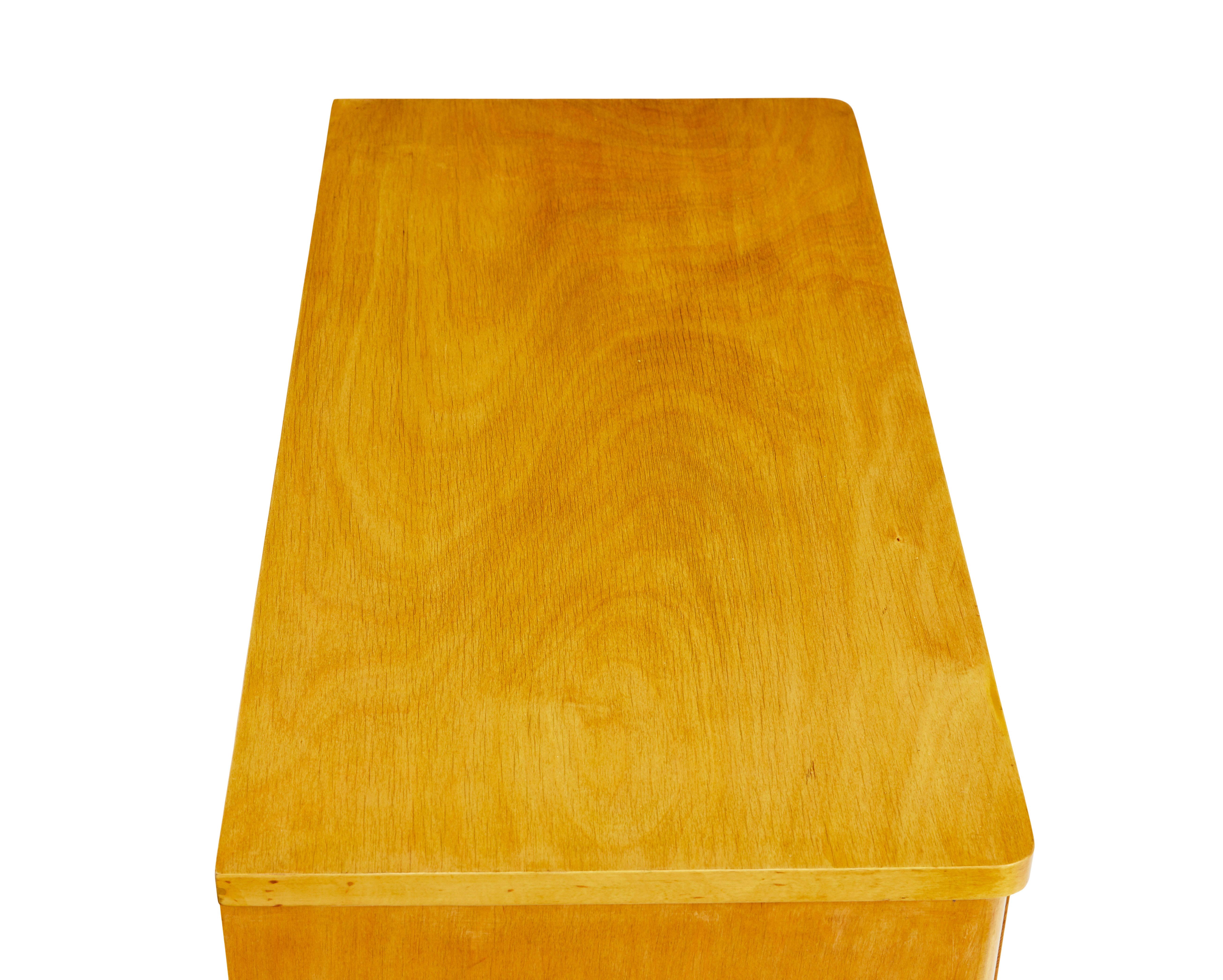 Cassettiera scandinava in betulla della metà del XX secolo in vendita 1