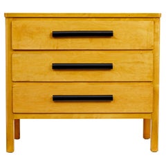 Skandinavische Kommode aus Birke aus der Mitte des 20.