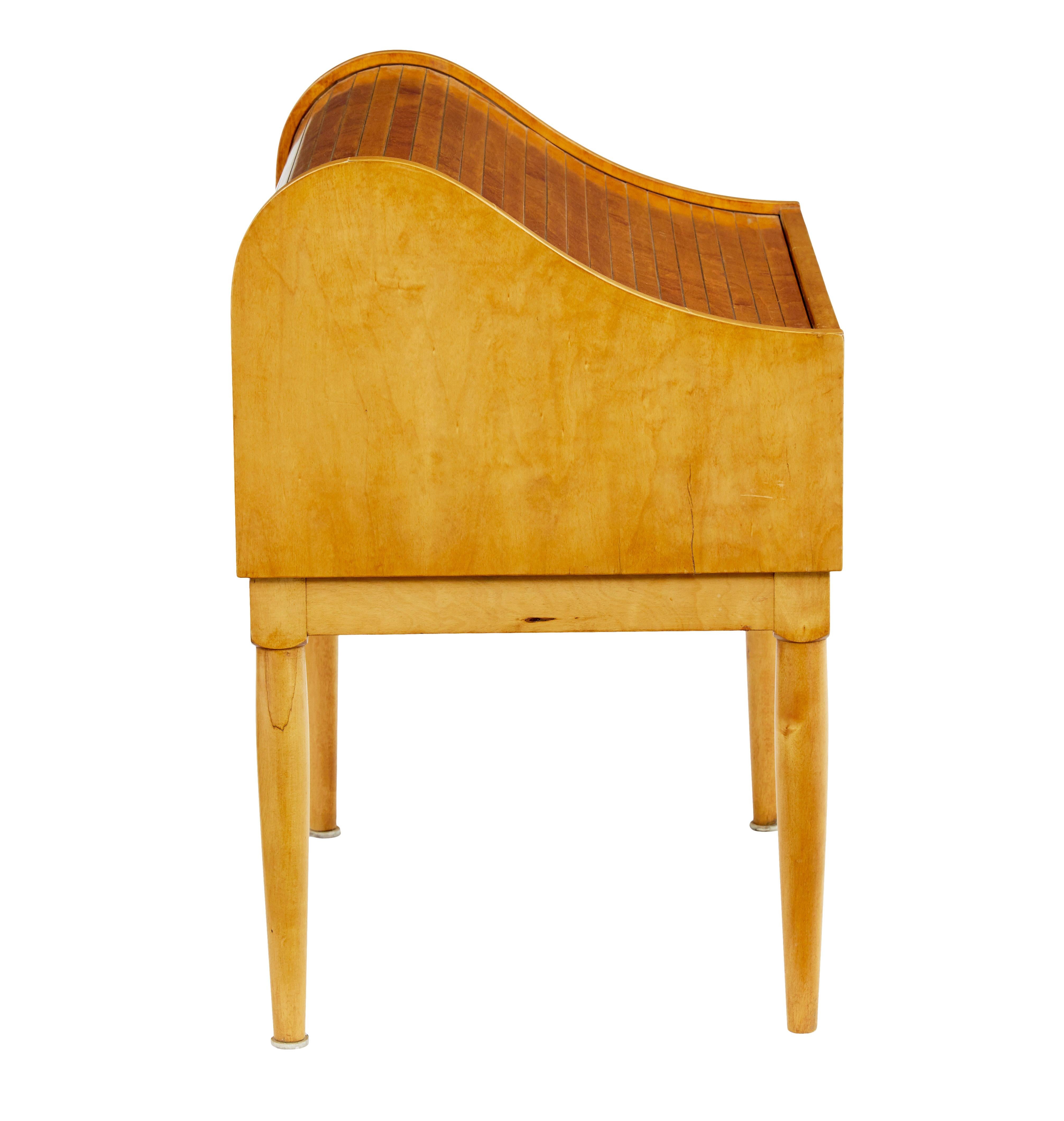 20ième siècle Boîte à couture à tambour en bouleau du milieu du 20e siècle sur Stand en vente