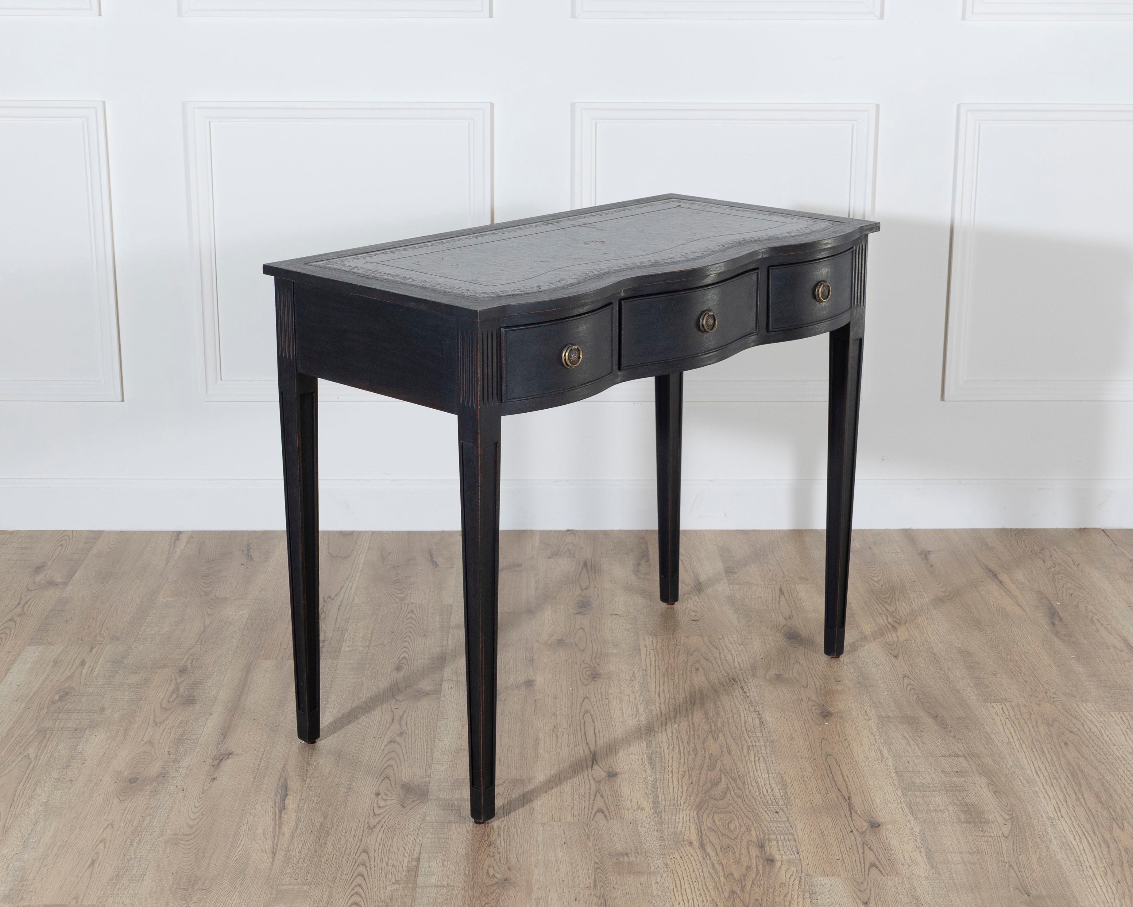 20ième siècle Mid-20th Century Black Console Desk with Curved Front and Original Leather Top en vente
