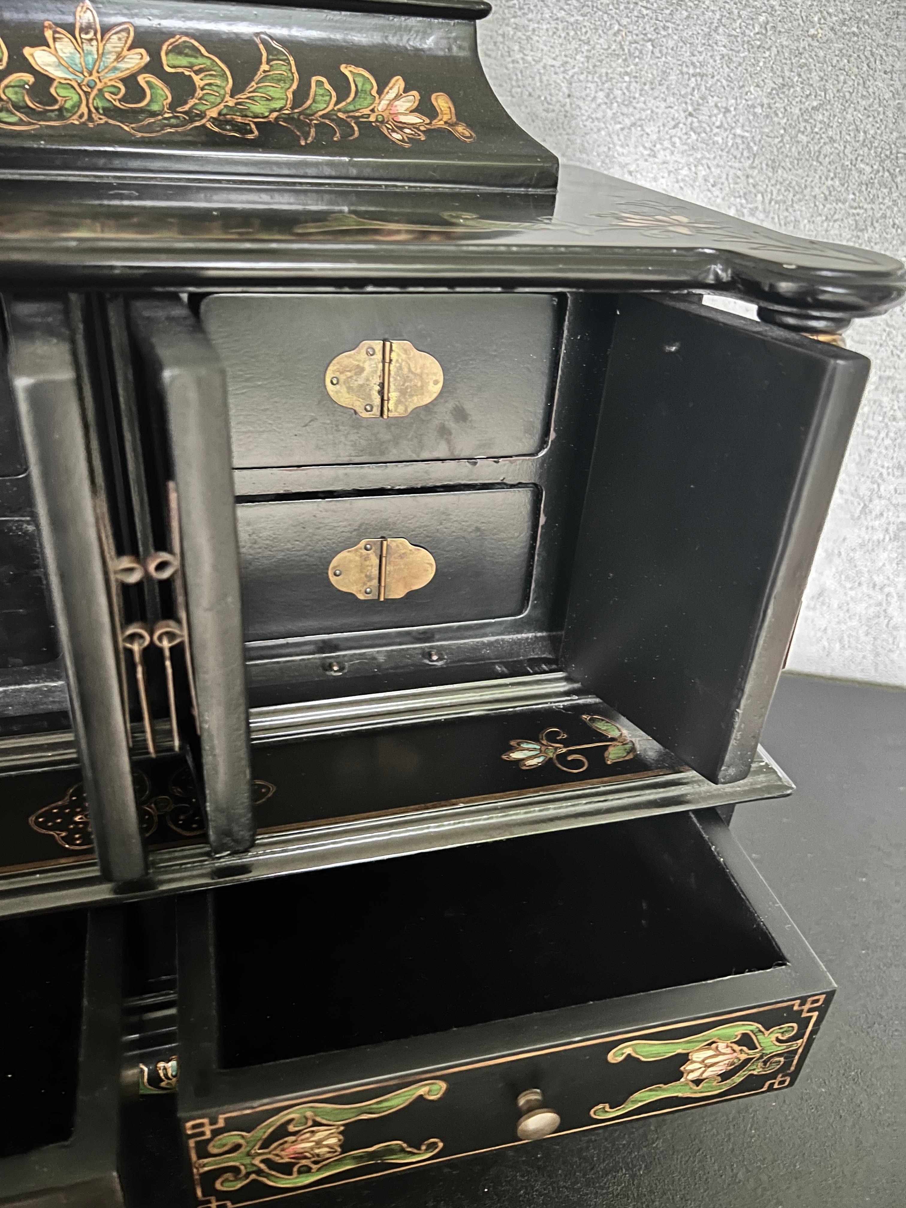 Mid-20th Century Black Lacquer Pagoda Jewelry Box With Clock  For Sale 2