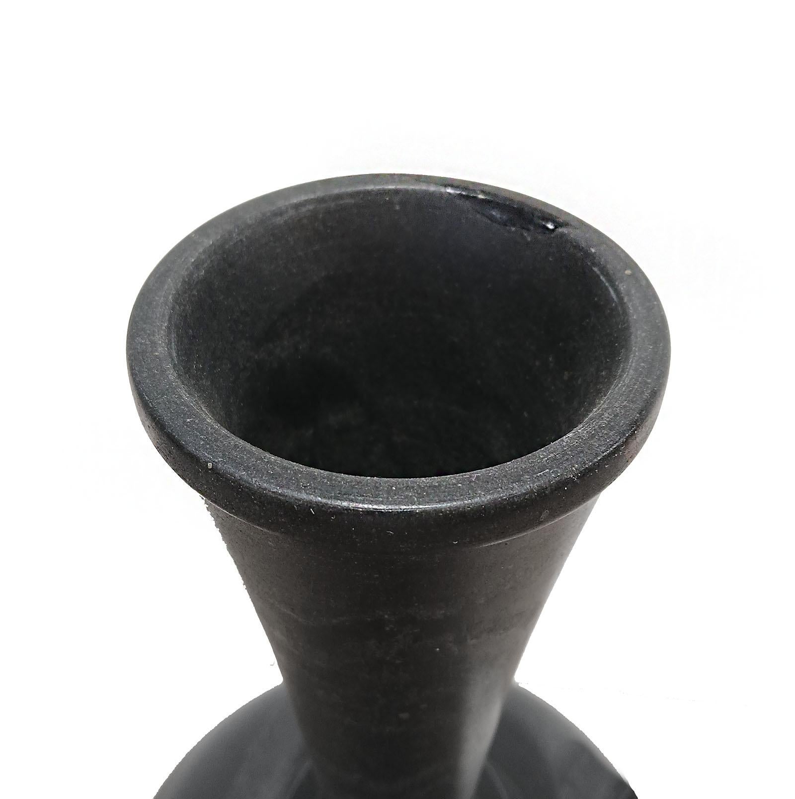 Jarrón de mármol negro de mediados del siglo XX en Bastante bueno estado para la venta en New York, NY