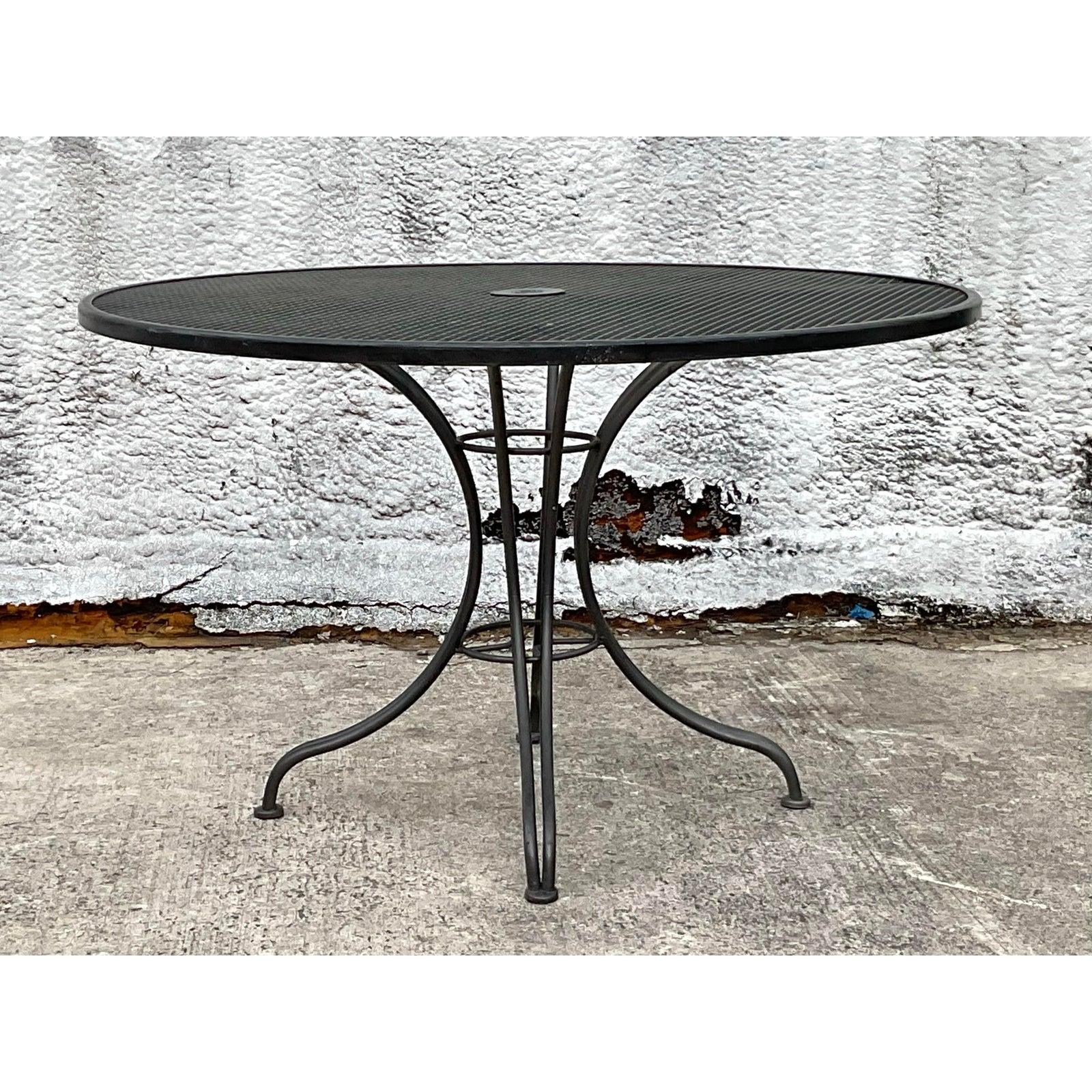 Mesa de comedor de hierro forjado negro de mediados del siglo XX según Russell Woodard en venta 4