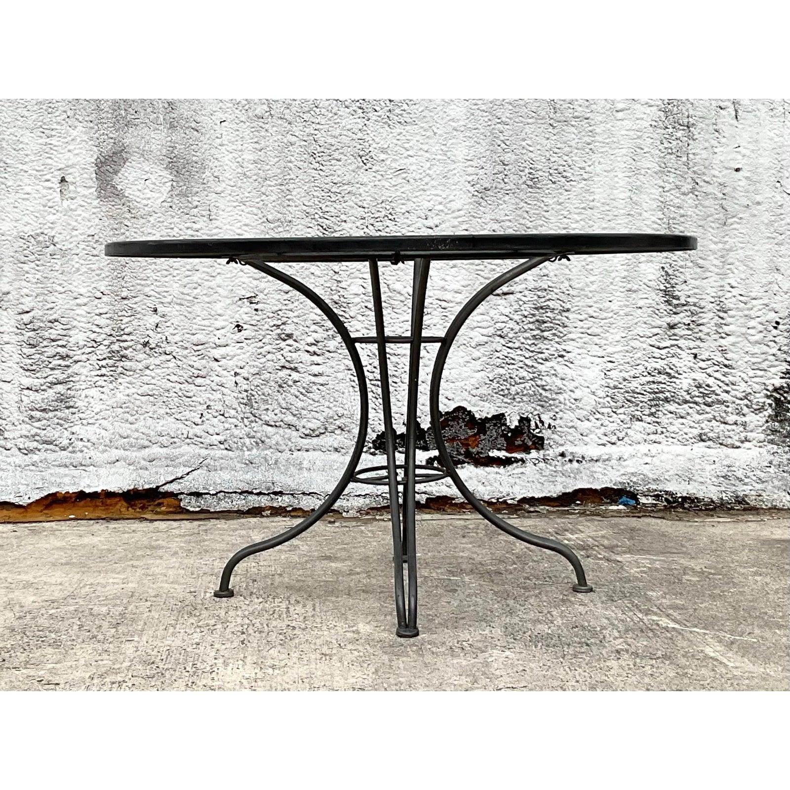 Mesa de comedor de hierro forjado negro de mediados del siglo XX según Russell Woodard en venta 1