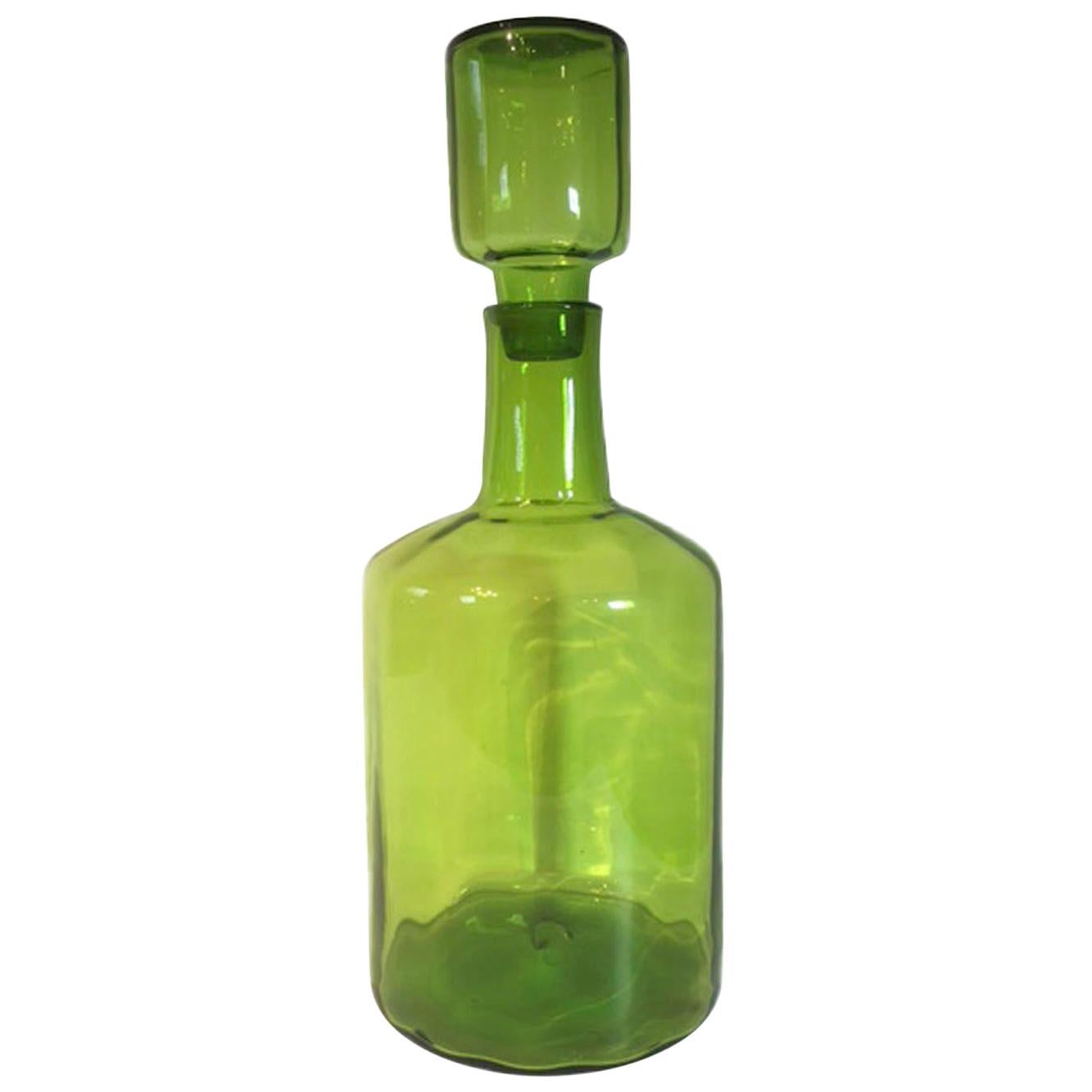 Vase de sol en forme de carafe en verre Blenko du milieu du 20e siècle en vert vif