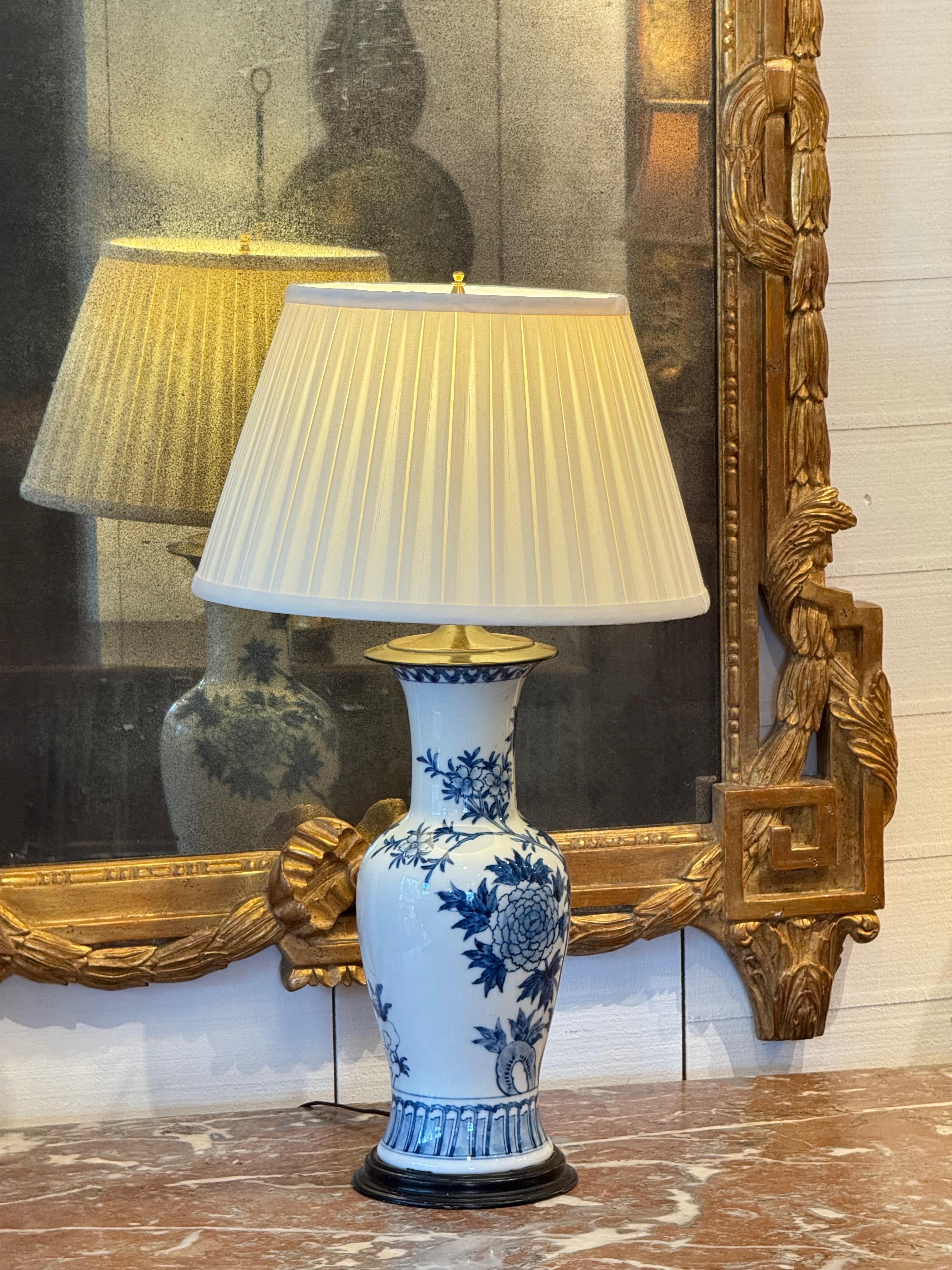 Mid 20th Century Blue and White Porcelain Vase Lamp With Floral Motif For Sale 2
