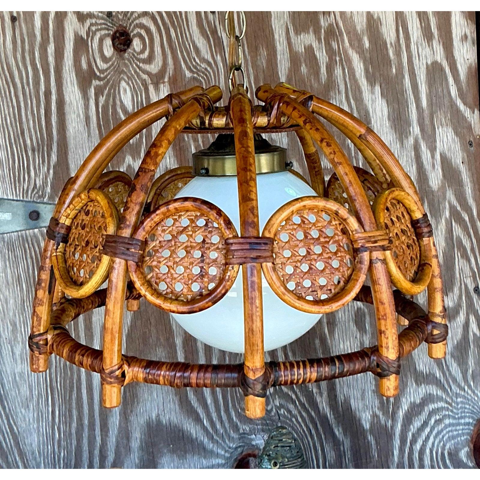 Filippino Lampadario di bambù e canne piegate Boho della metà del XX secolo in vendita