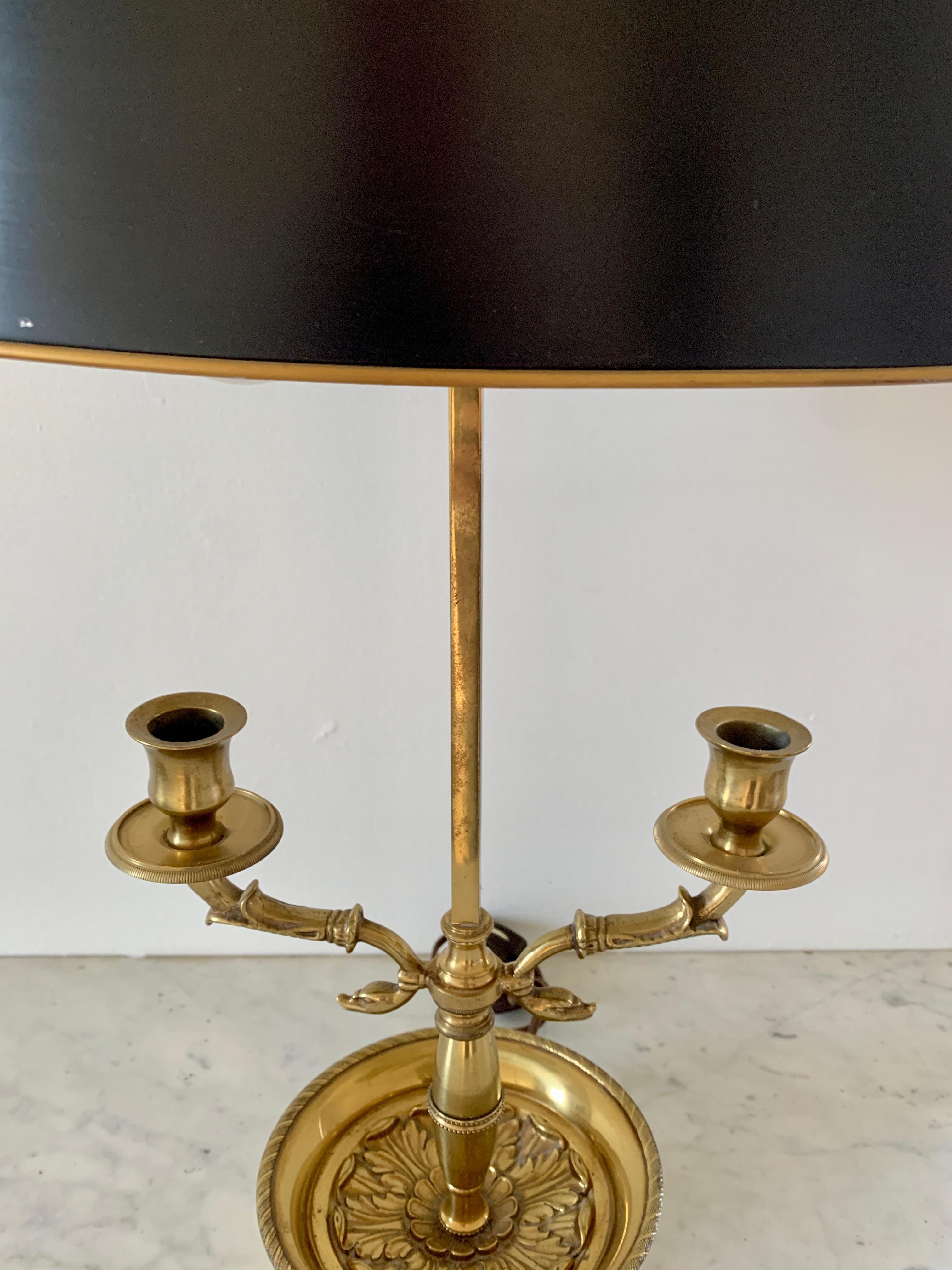 Mid-20th Century Brass Bouillotte Double Dolphin Lamp With Black Tole Shade In Good Condition For Sale In Elkhart, IN