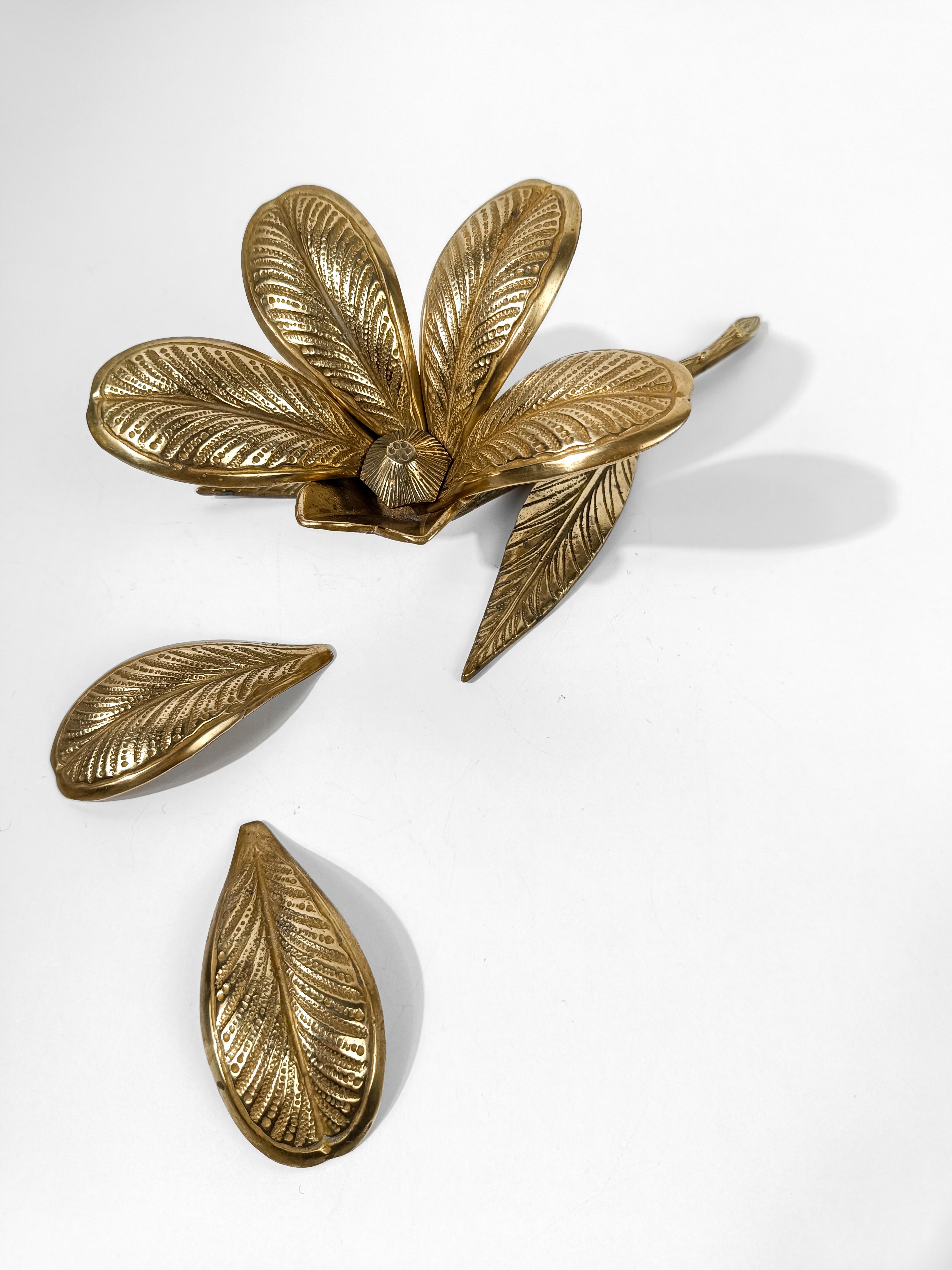Mid 20th Century Brass Cocktail Ashtray in Flower Shape with Removable Petals In Good Condition In Roma, IT