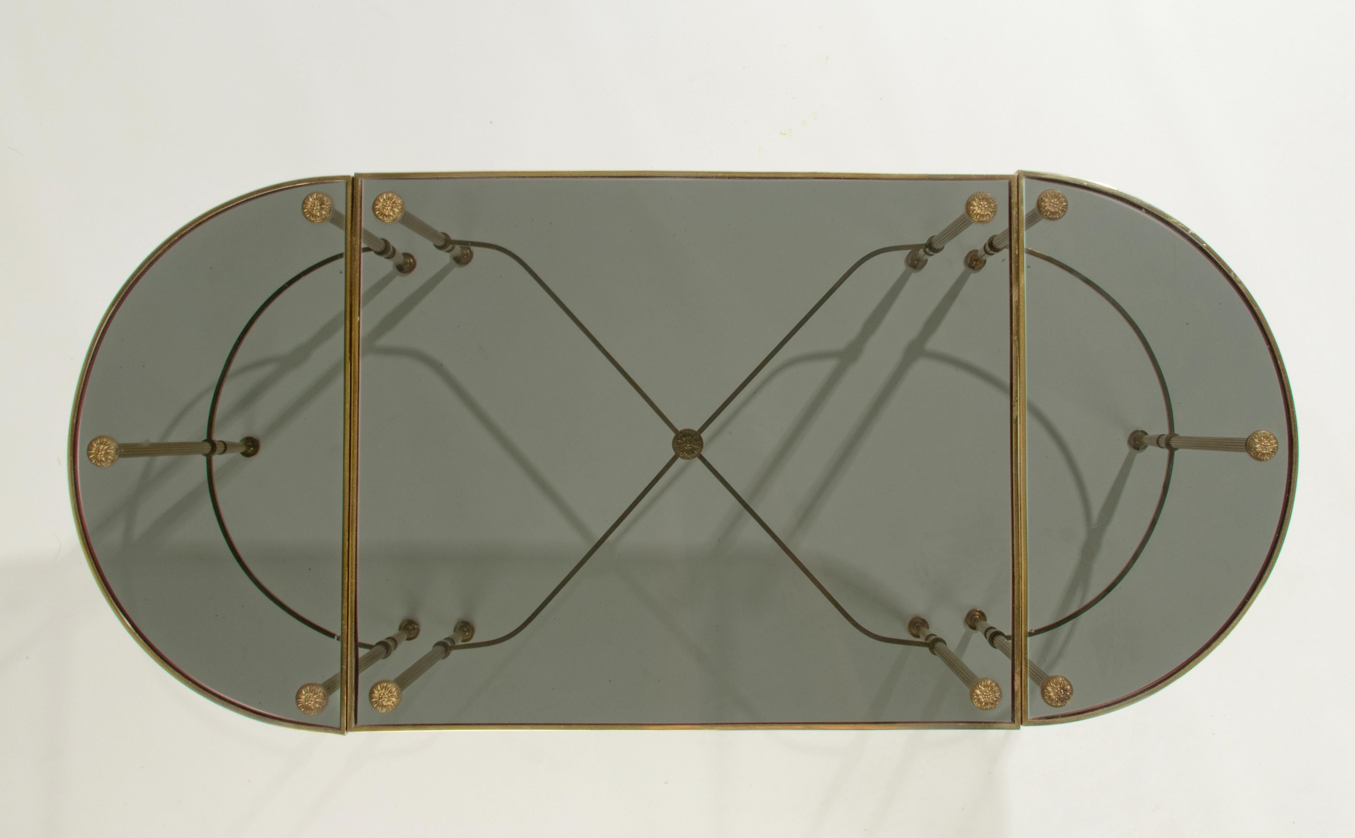 Français Table basse Demi-Lune en laiton du milieu du 20e siècle, style Maison Bagues