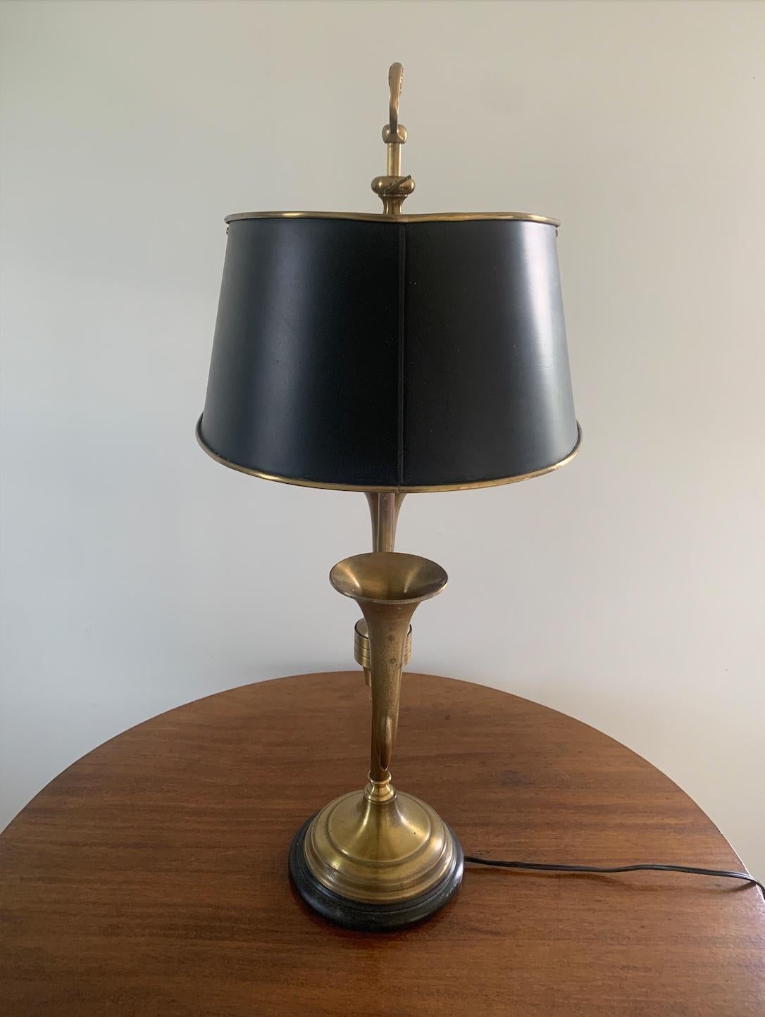 A gorgeous brass horn bouillotte lamp with black tole shade

USA, Mid-20th century

Measures: 16