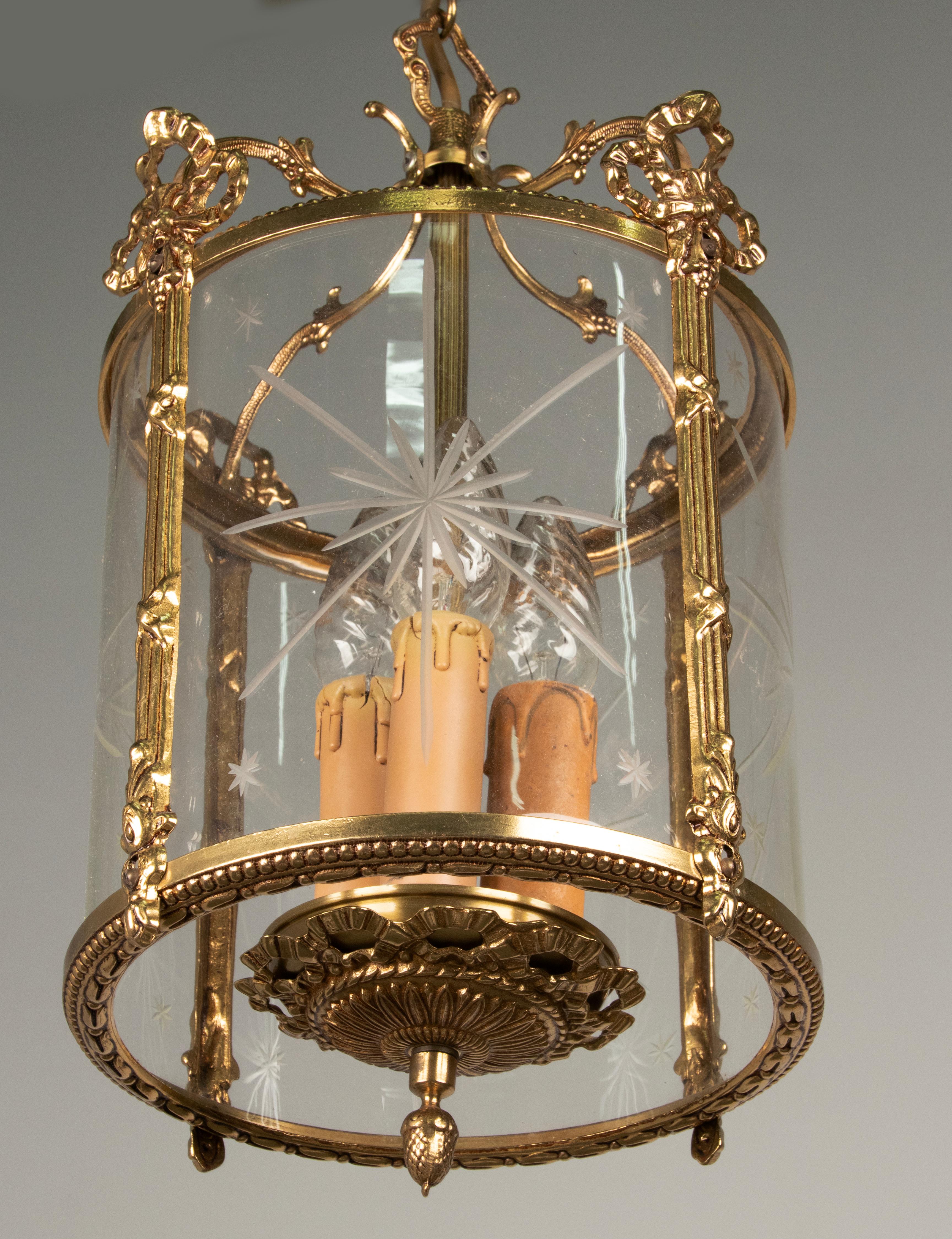 Mitte 20. Jahrhundert Messing Louis XVI Stil Flur Laterne Lampe im Angebot 9