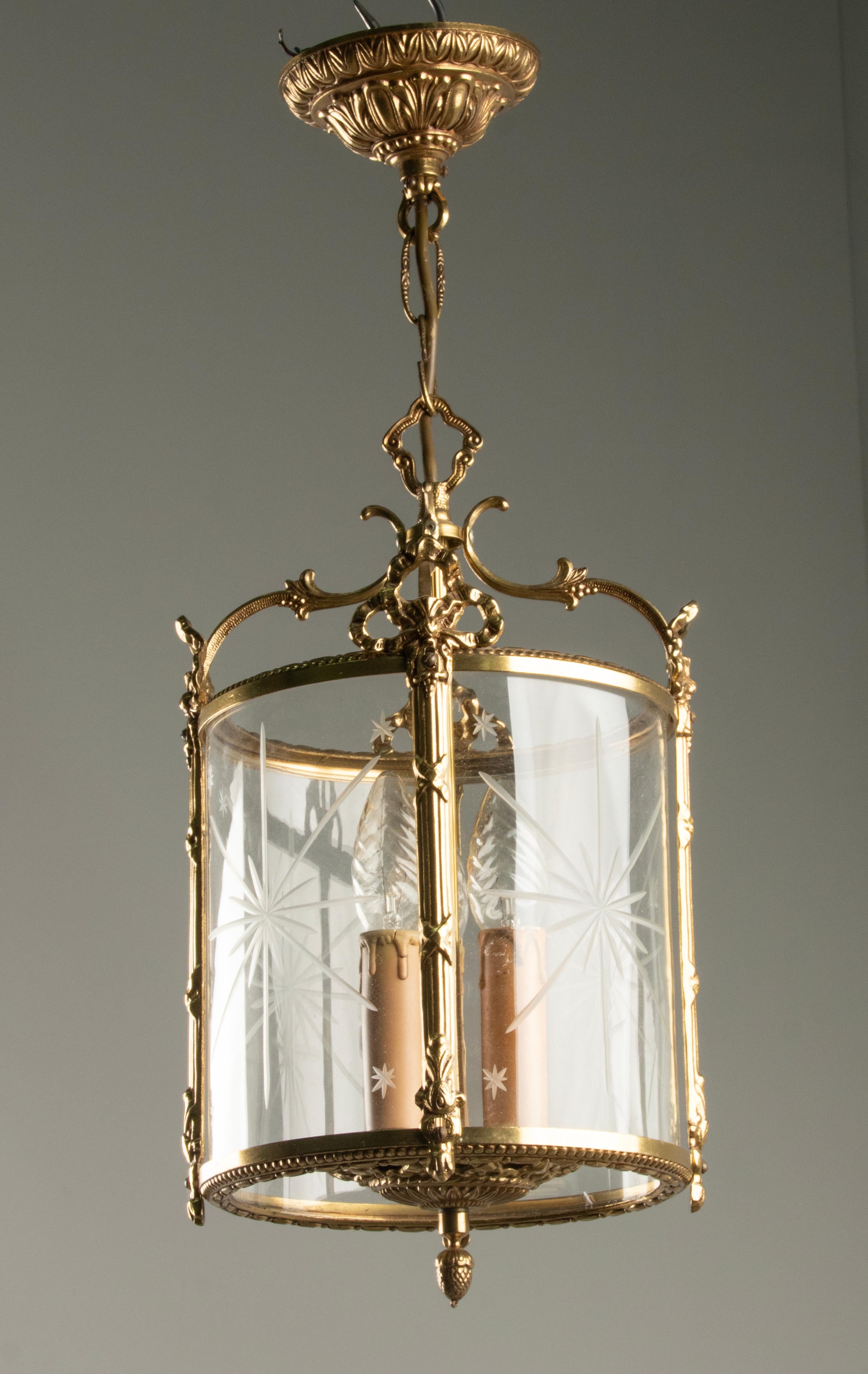 Mitte 20. Jahrhundert Messing Louis XVI Stil Flur Laterne Lampe im Angebot 11