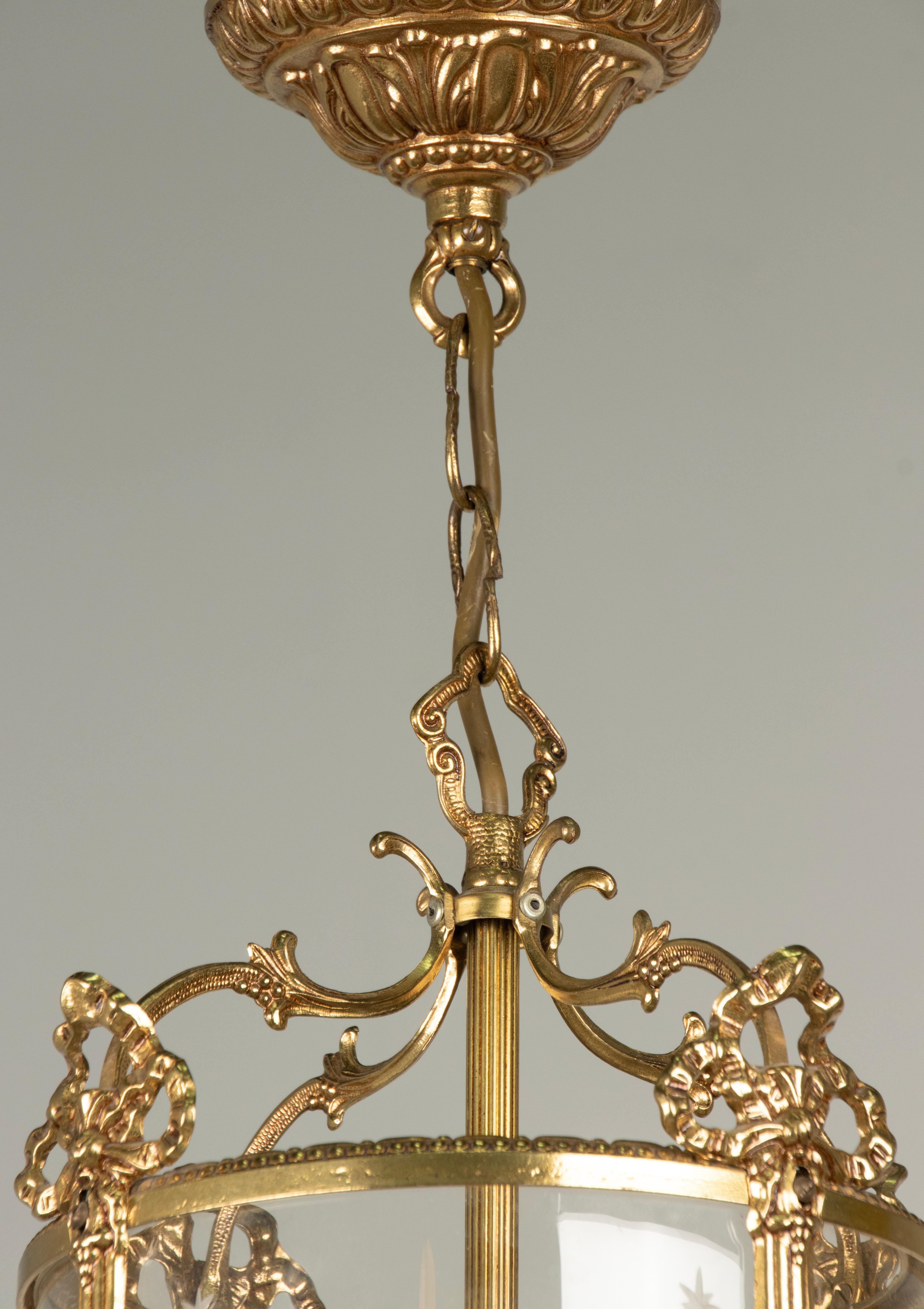 Mitte 20. Jahrhundert Messing Louis XVI Stil Flur Laterne Lampe im Angebot 3