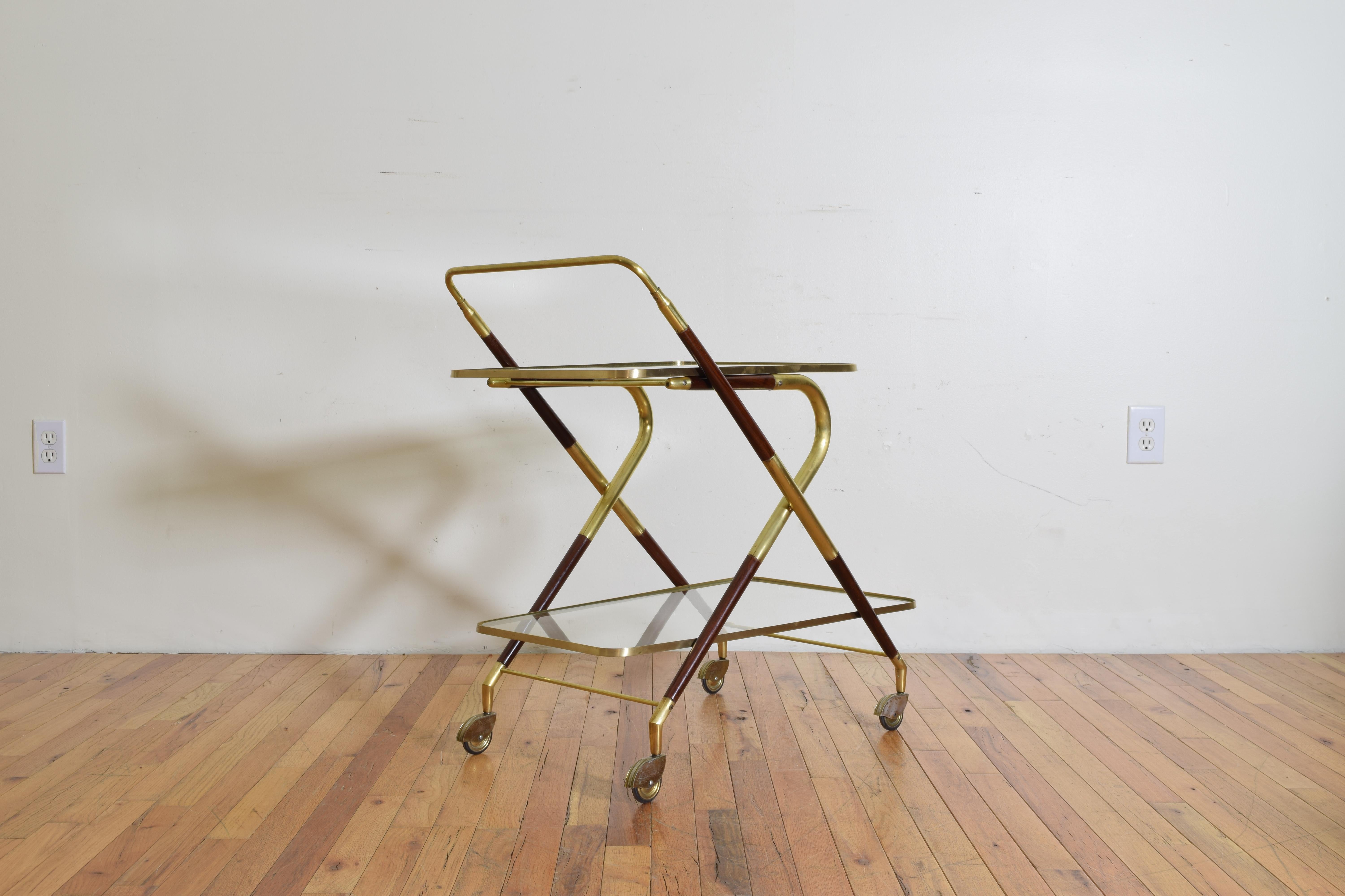 Mid-20th century Brass, Rosewood and Glass Bar Cart on Casters In Good Condition In Atlanta, GA