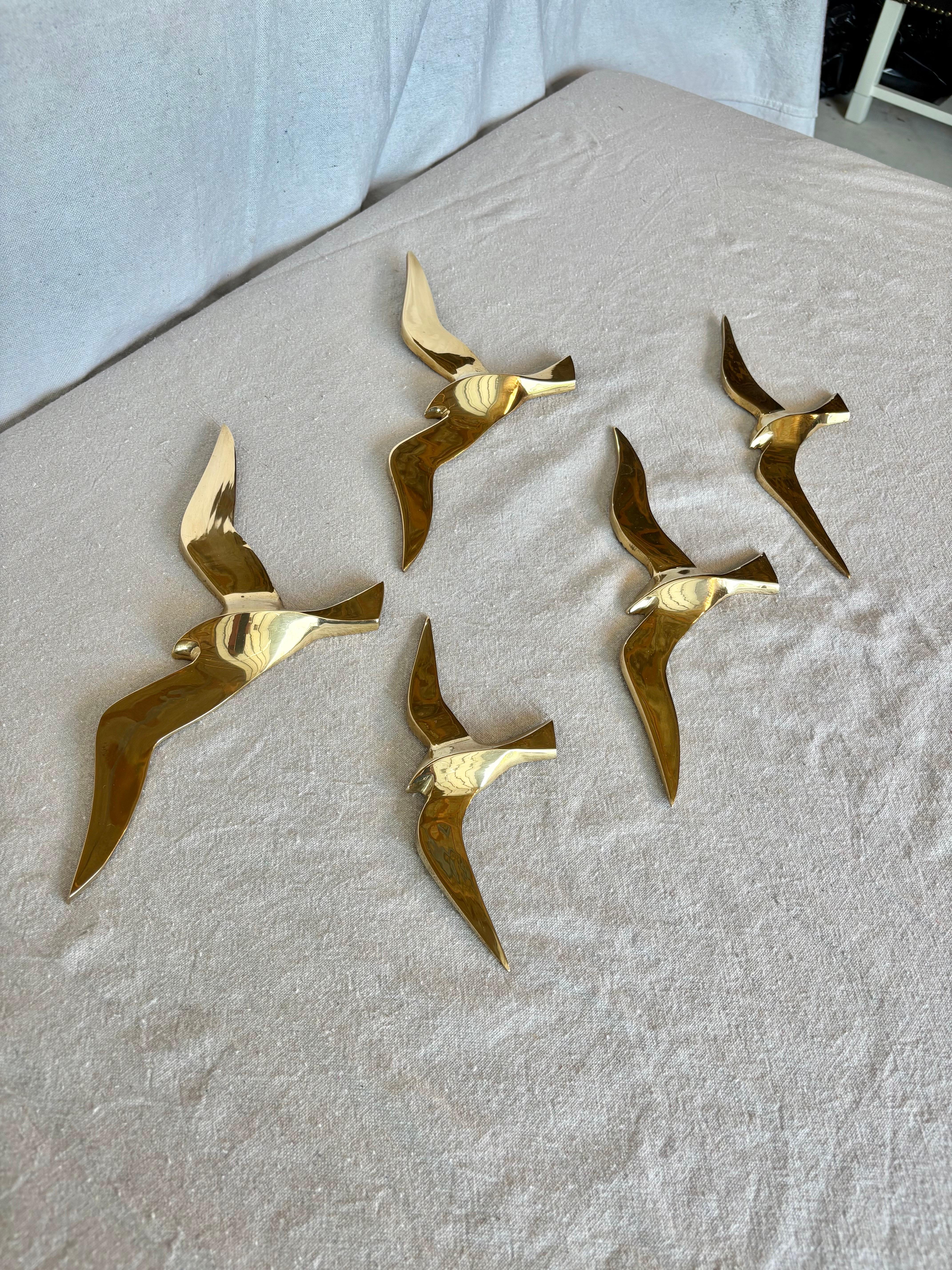 Esculturas de pared de gaviota de latón de mediados del siglo XX - Juego de cinco Estadounidense en venta