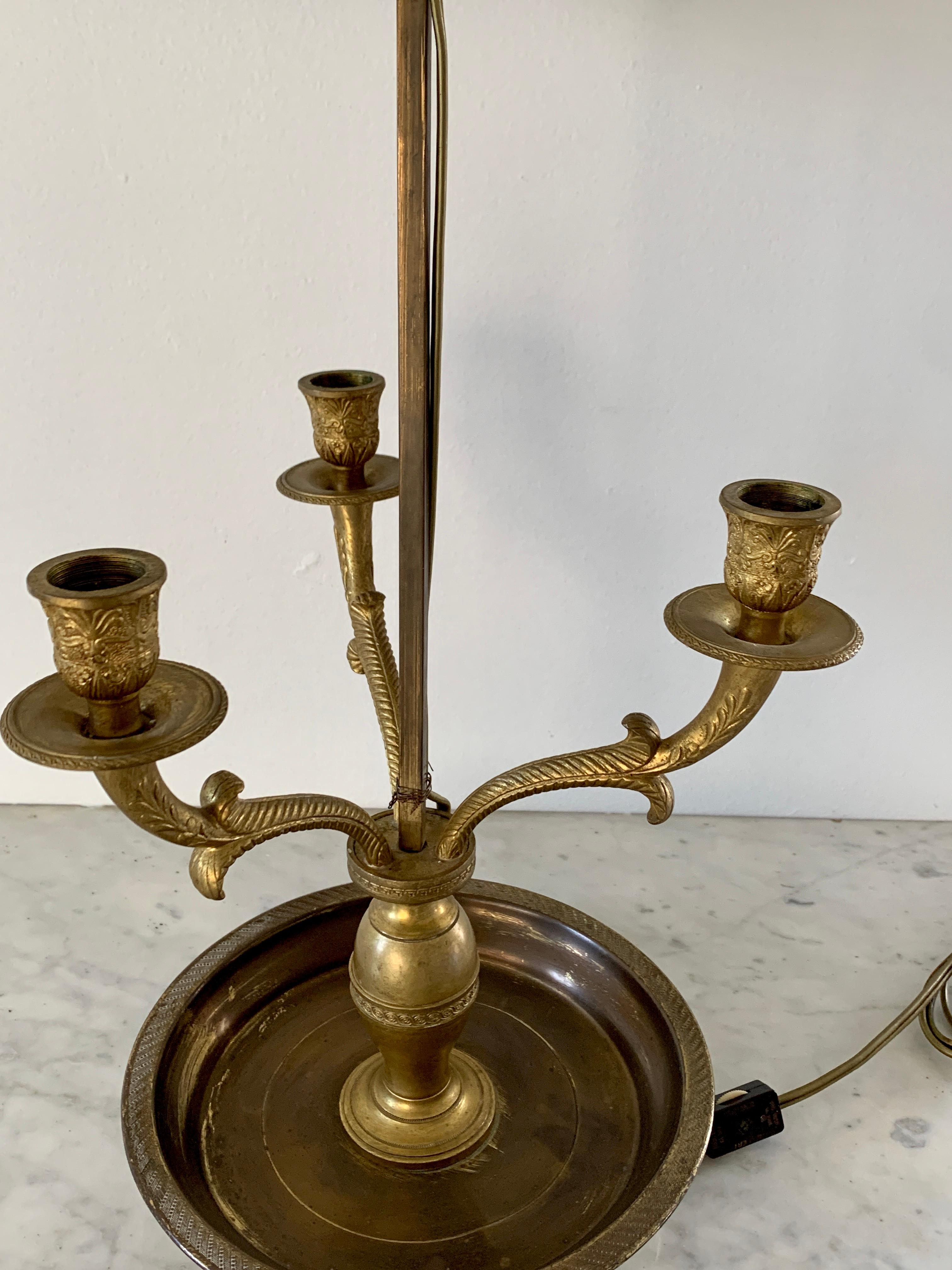 American Mid-20th Century Brass Three-Arm Bouillotte Lamp With Black Tole Shade For Sale