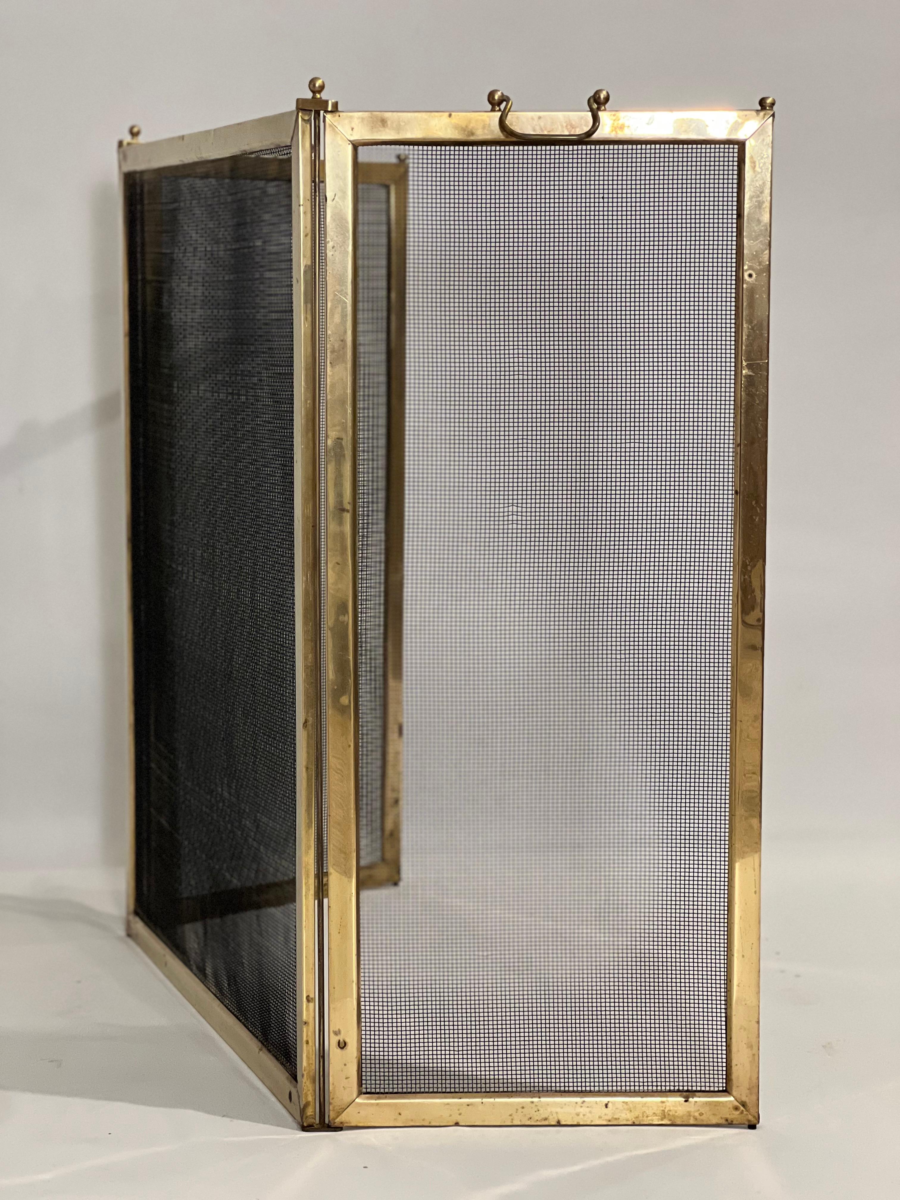 20ième siècle Écran de cheminée trifold en laiton du milieu du 20e siècle en vente