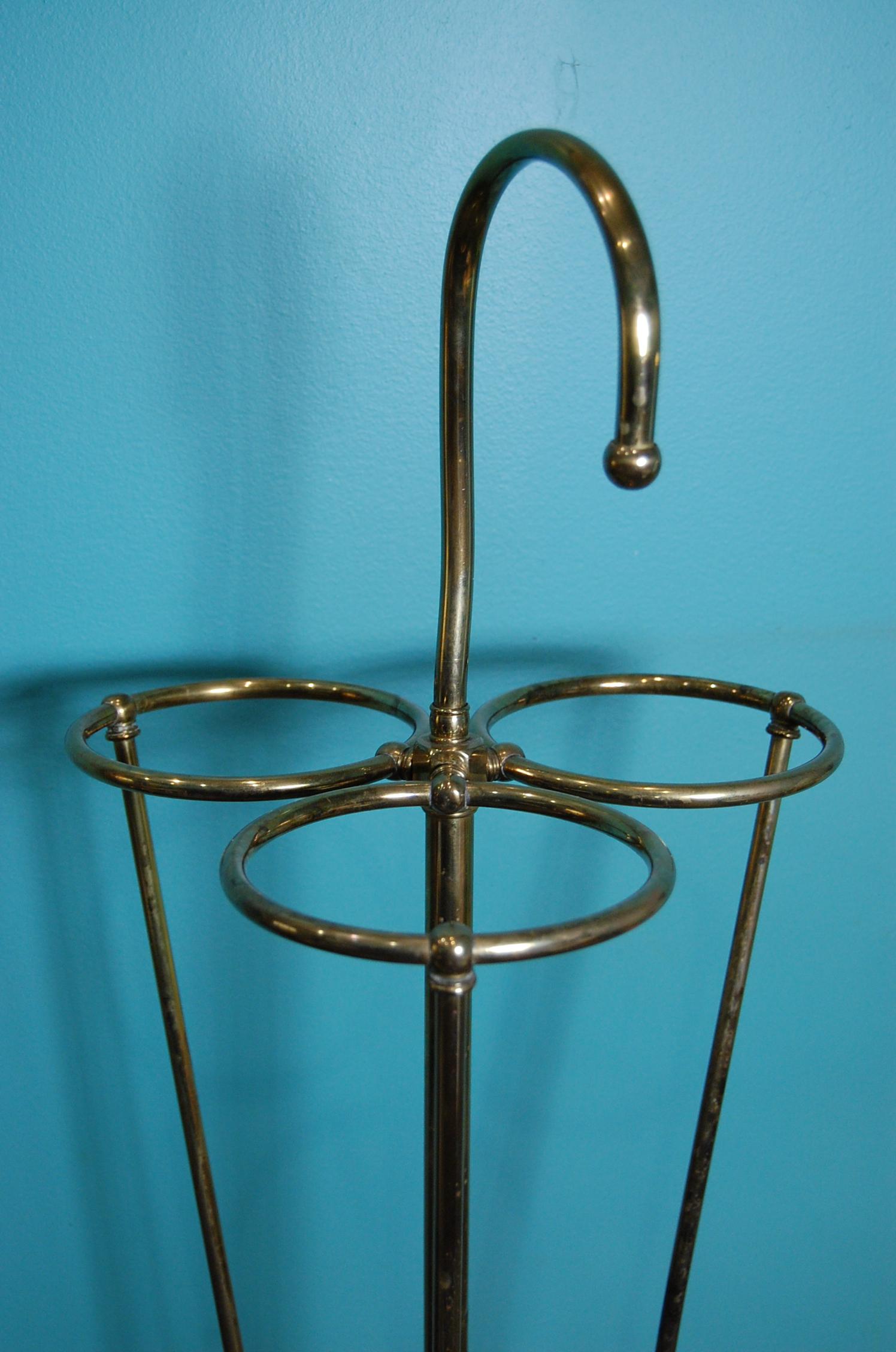 Mid-20th Century Brass Umbrella Stand by Herco Art Manufacturing Company In Good Condition For Sale In Pittsburgh, PA