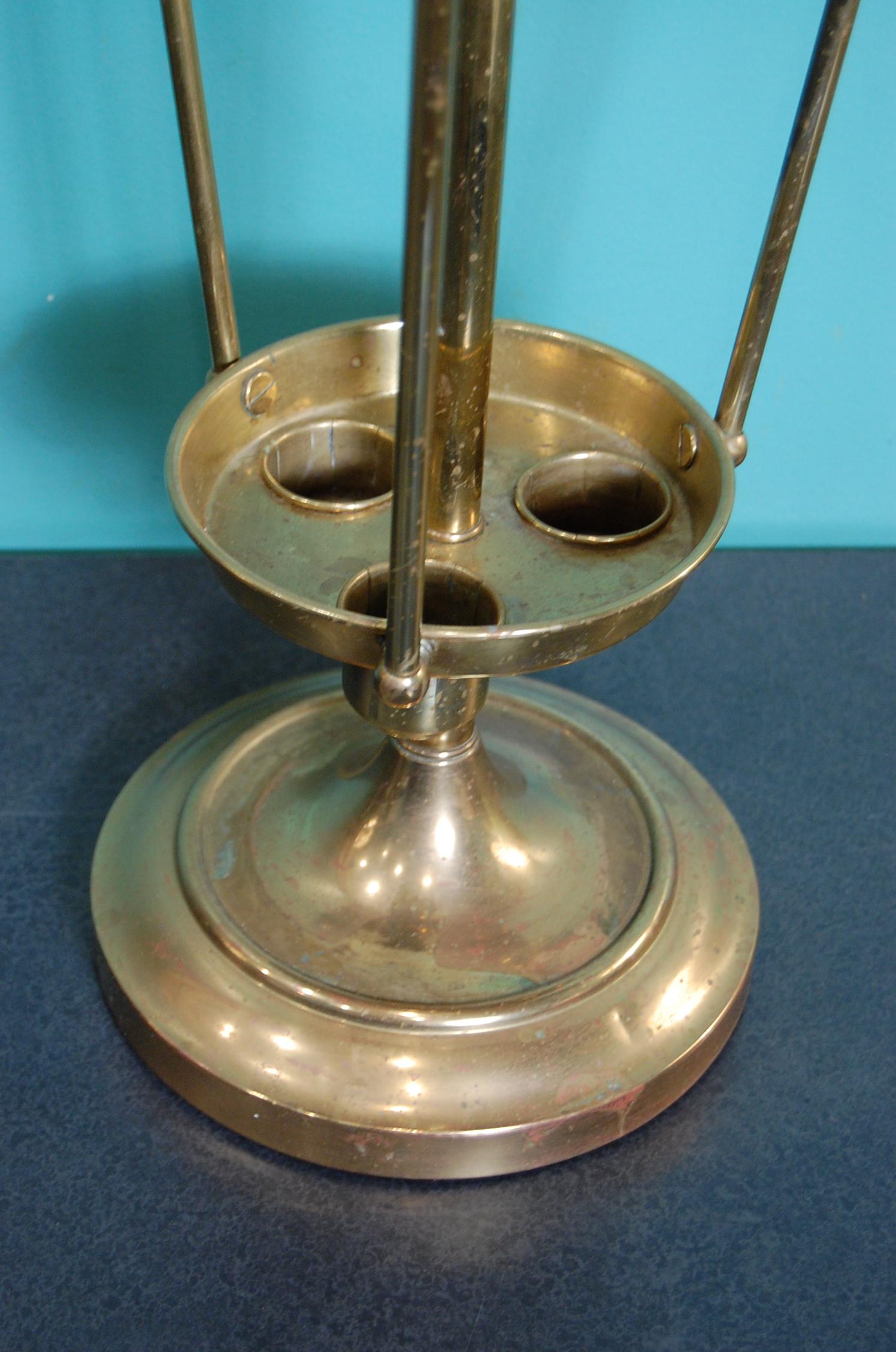 Mid-20th Century Brass Umbrella Stand by Herco Art Manufacturing Company For Sale 1