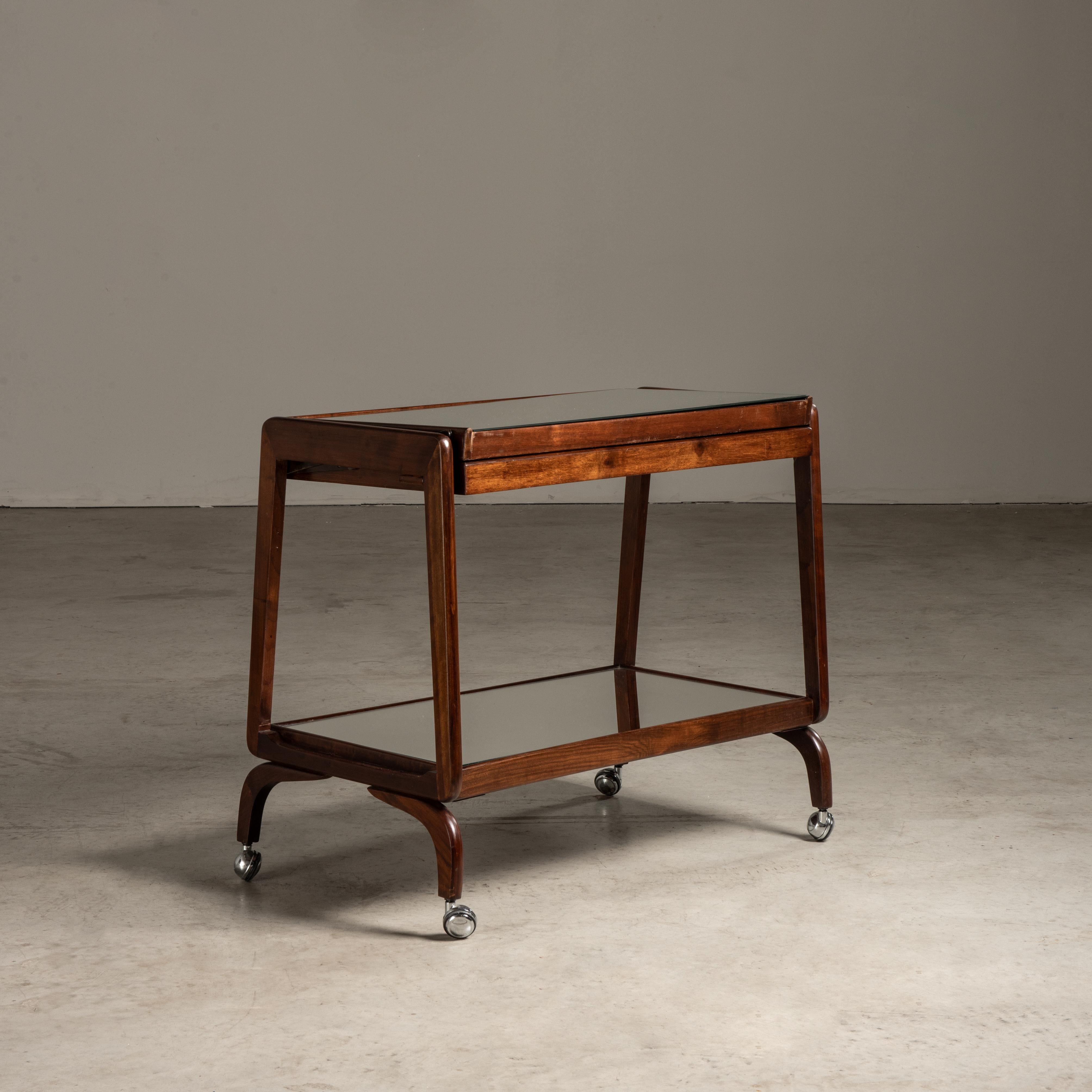Mid-20th Century Brazilian Bar Cart in Wood & Glass In Good Condition For Sale In Sao Paulo, SP