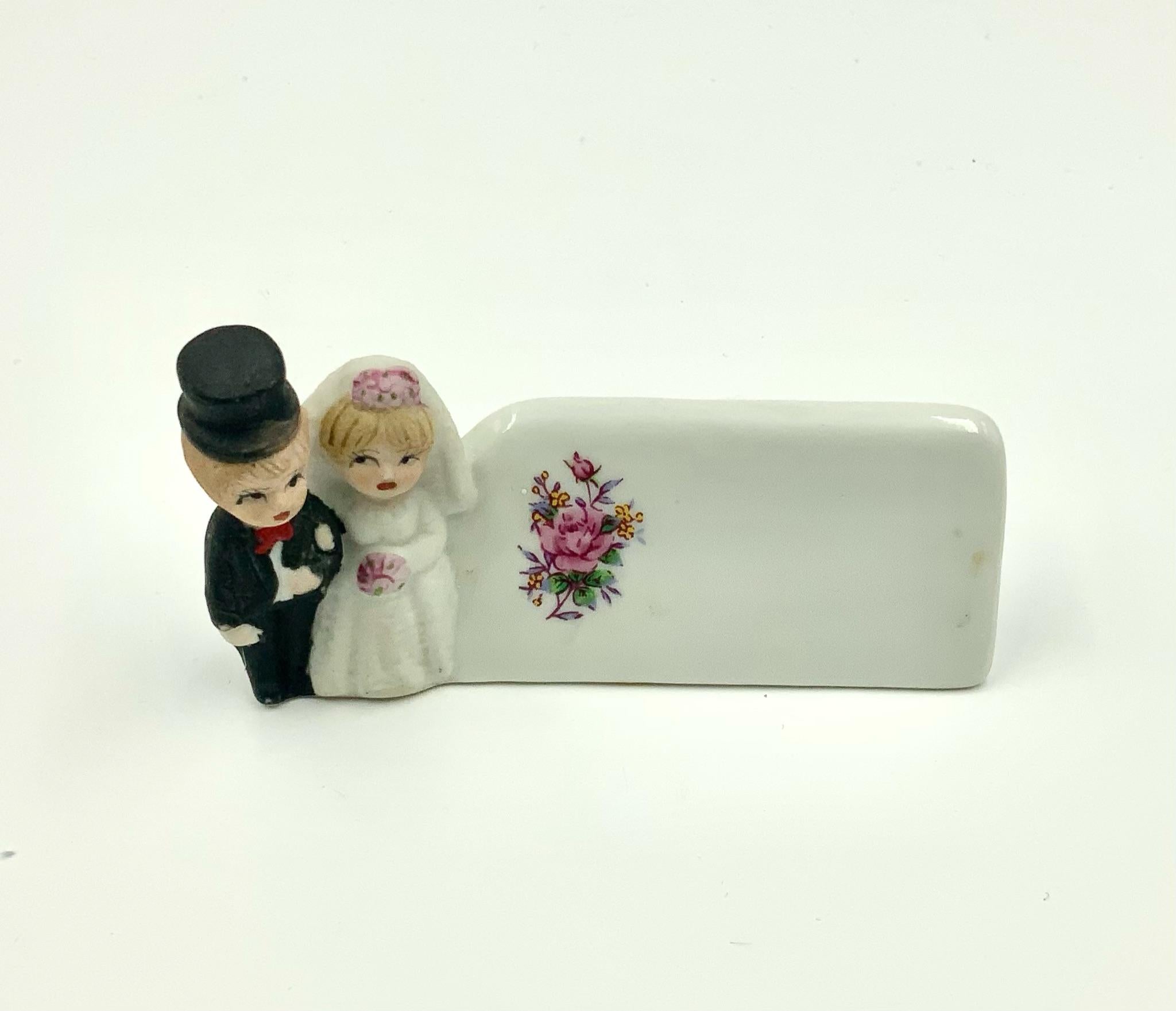 Mid 20th Century Bride and Groom Porcelain Place Card Holders Placecards In Good Condition For Sale In Miami Beach, FL