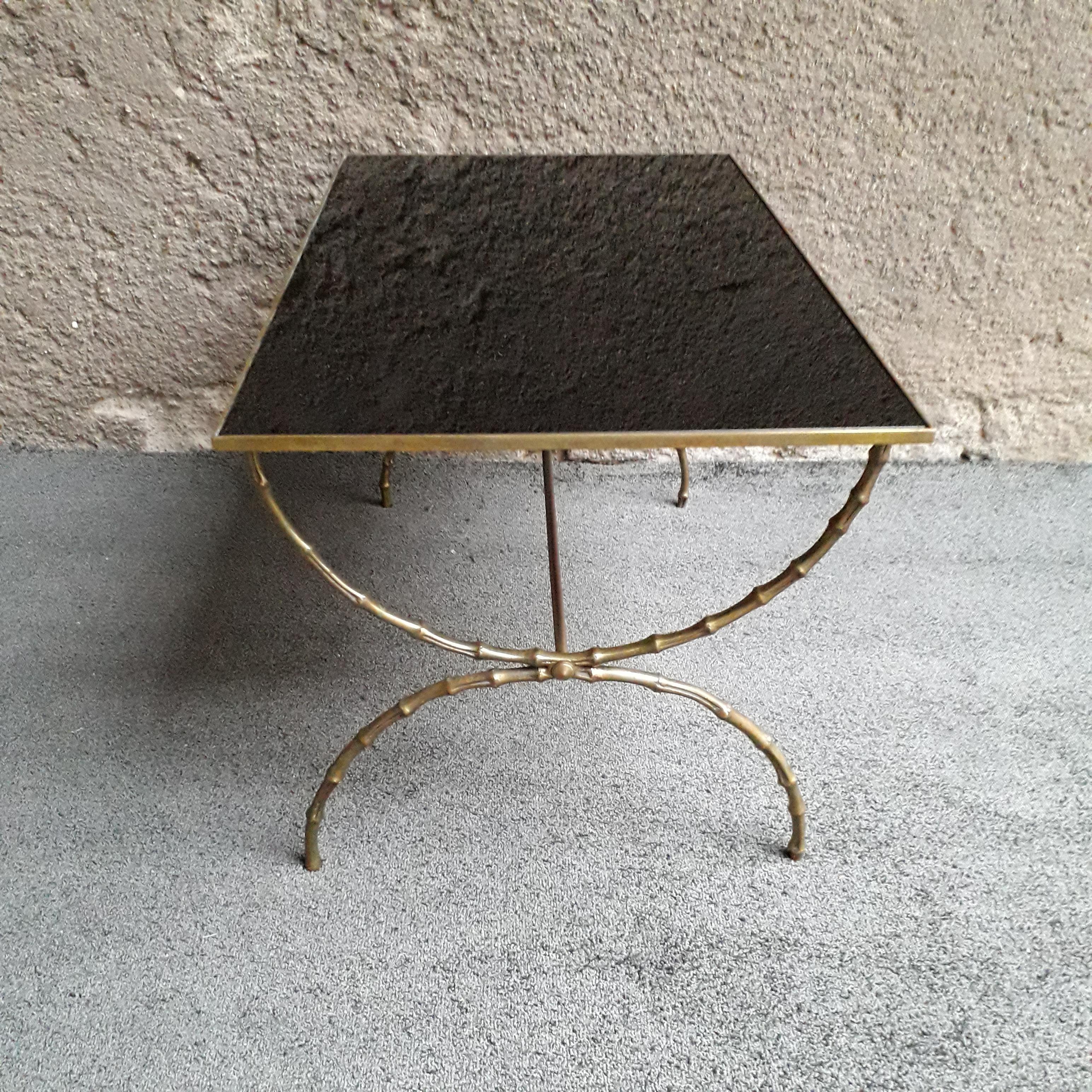 Coffee table by Maison Baguès with a bamboo shape bronze baseand a black opaline top, circa 1960.
Original tray.
Measures: Length 75.5 cm, width 45.5 cm, height 45.5 cm.
